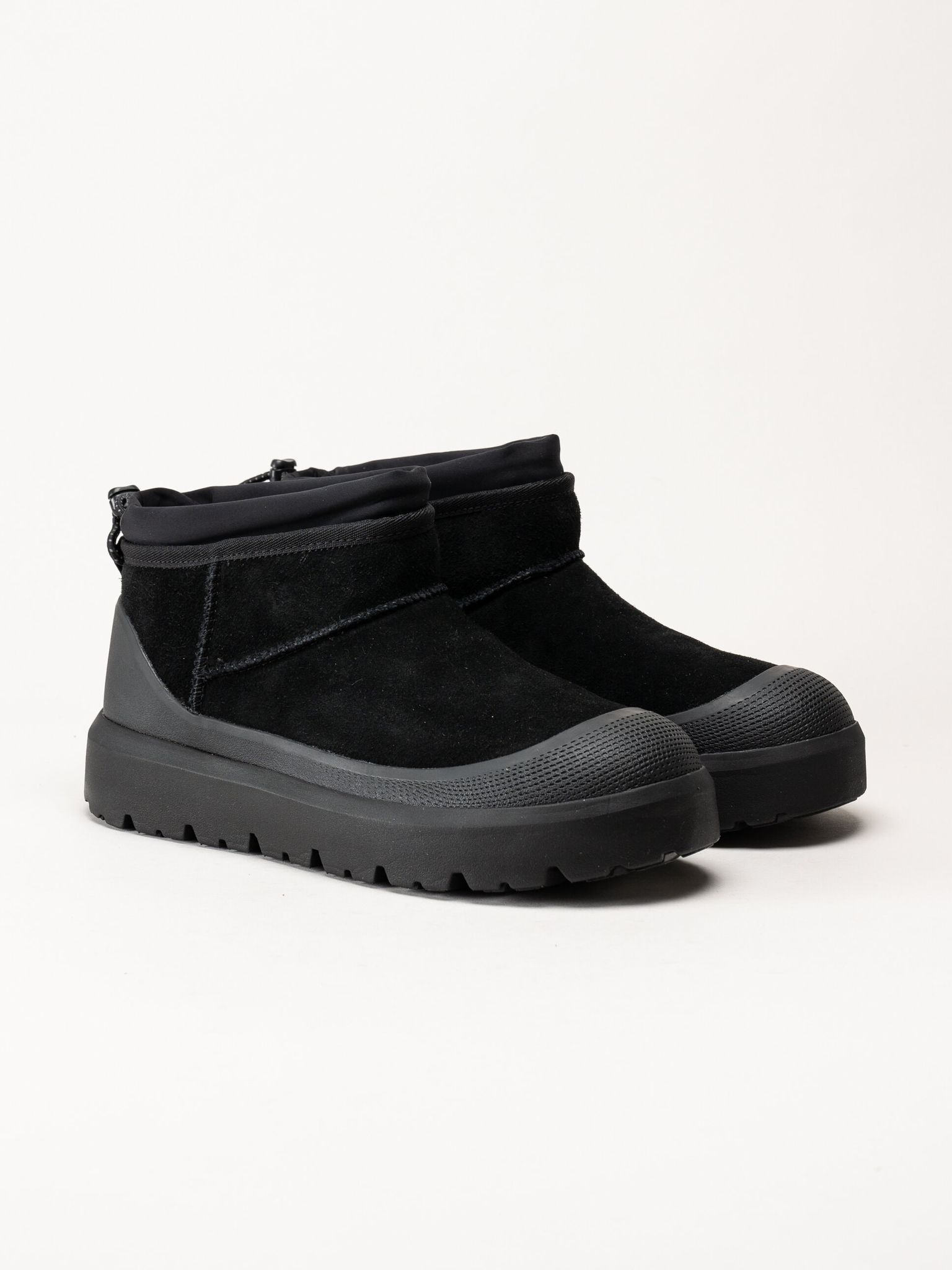 UGG - M Cl Ultra Mini Weather Hybrid - Svarta ullfodrade boots