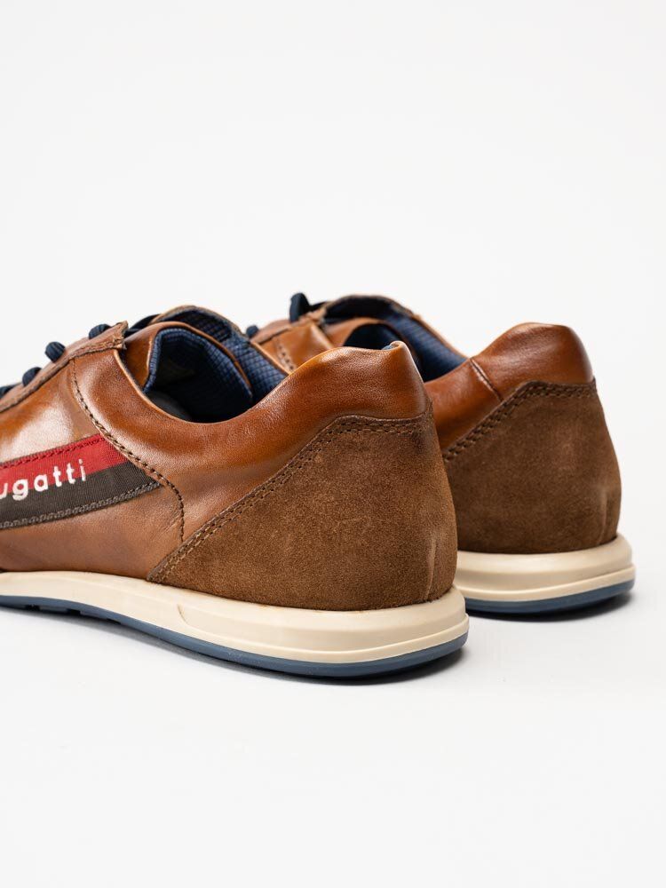 Bugatti - Ljusbruna dressade sneakers i skinn
