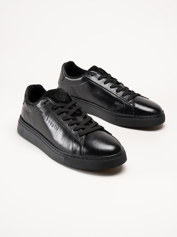 Bugatti - Svarta sneakers i skinn