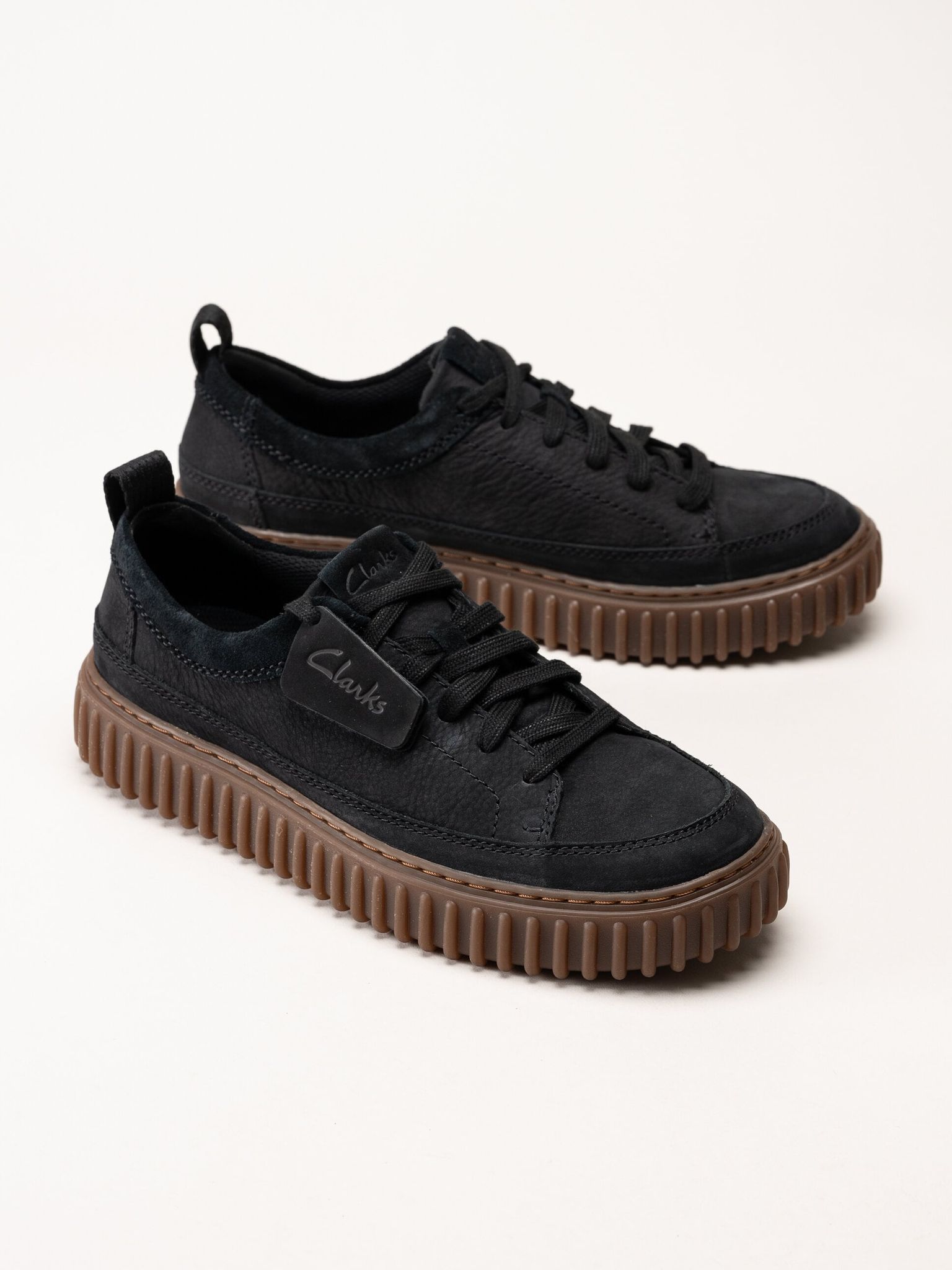 Clarks - Torhill Lace G - Svarta snörskor i nubuck och mocka