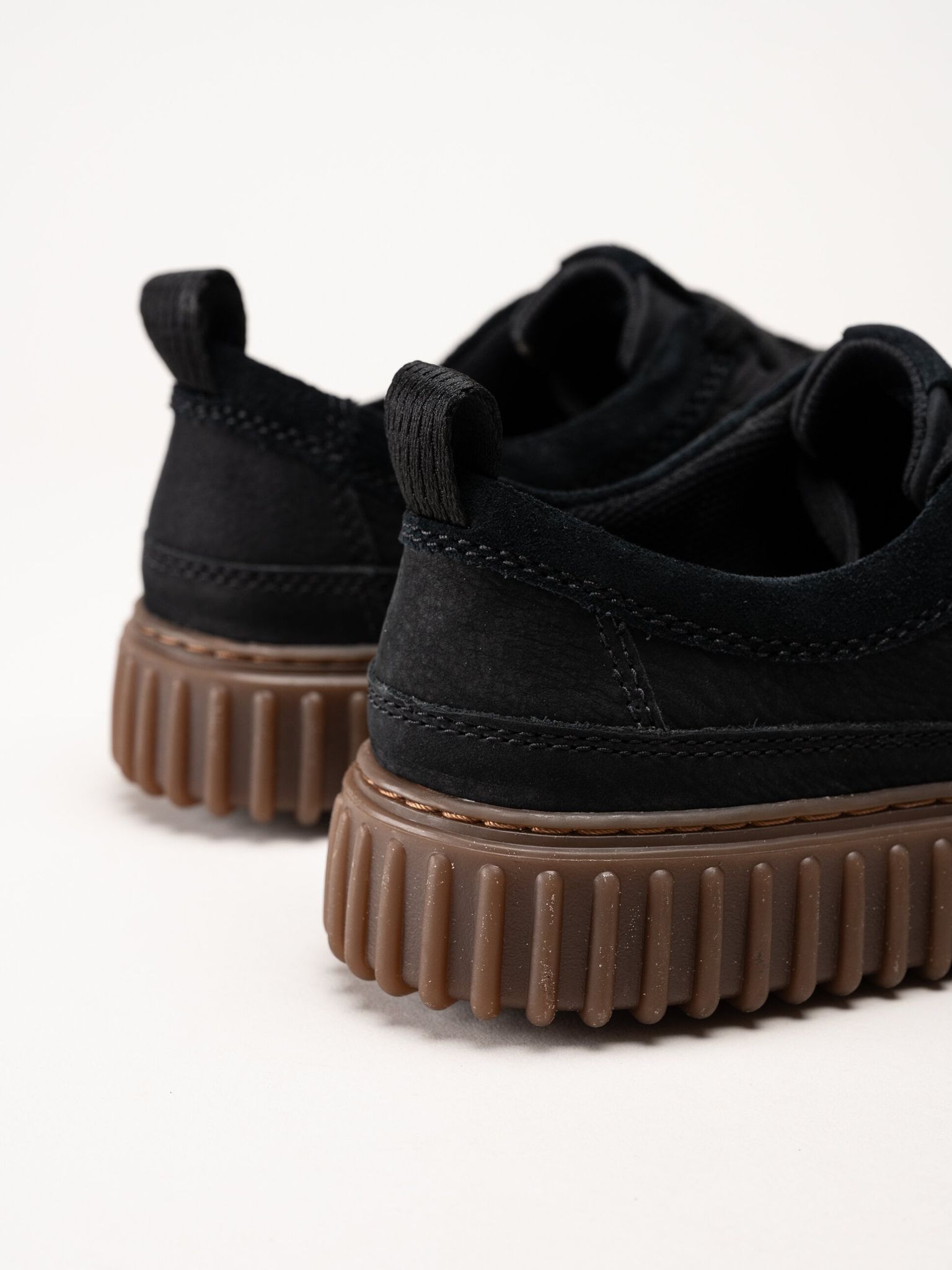 Clarks - Torhill Lace G - Svarta snörskor i nubuck och mocka