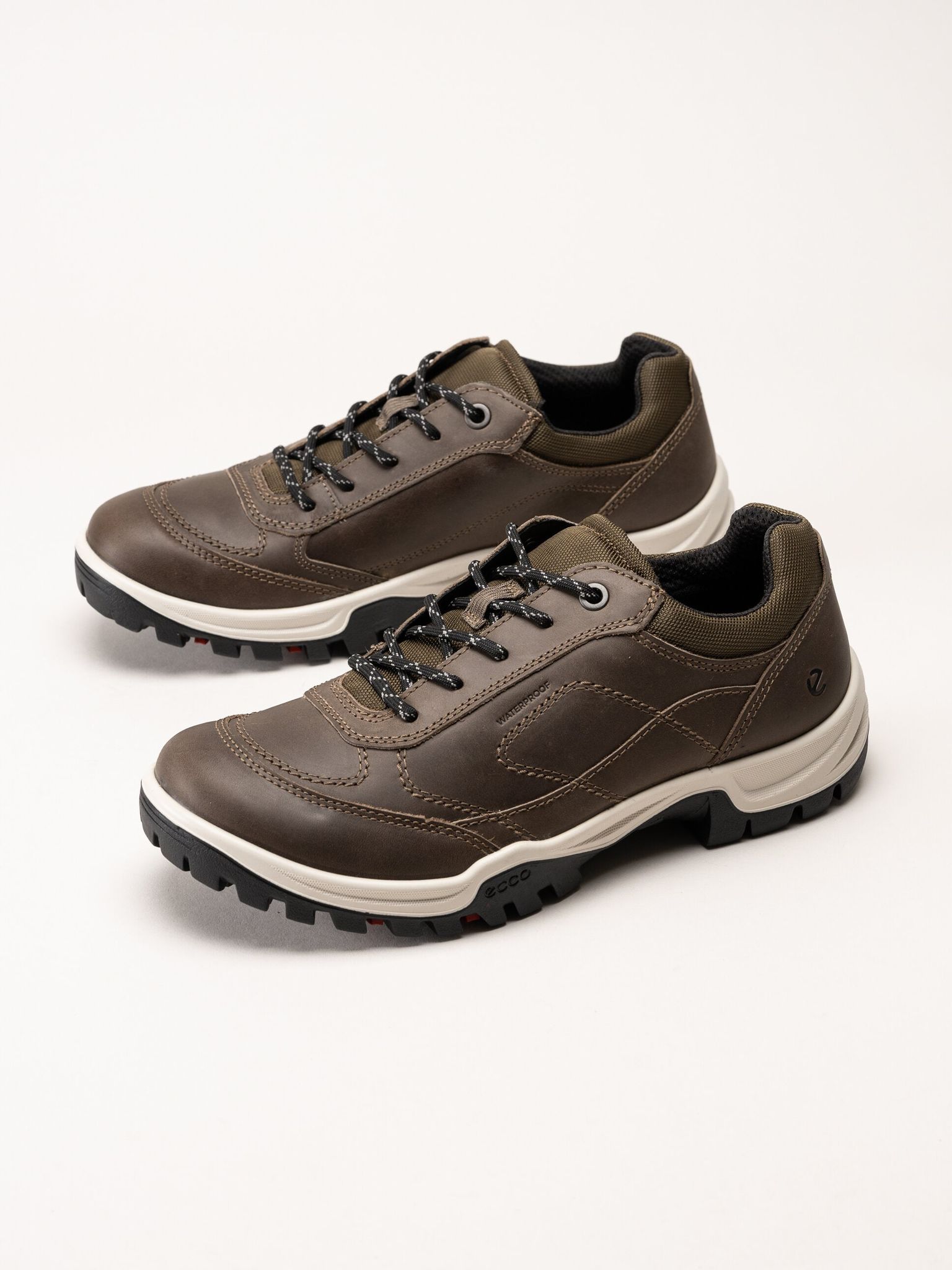 Ecco - Xpedition WP - Bruna promenadskor i oljad nubuck