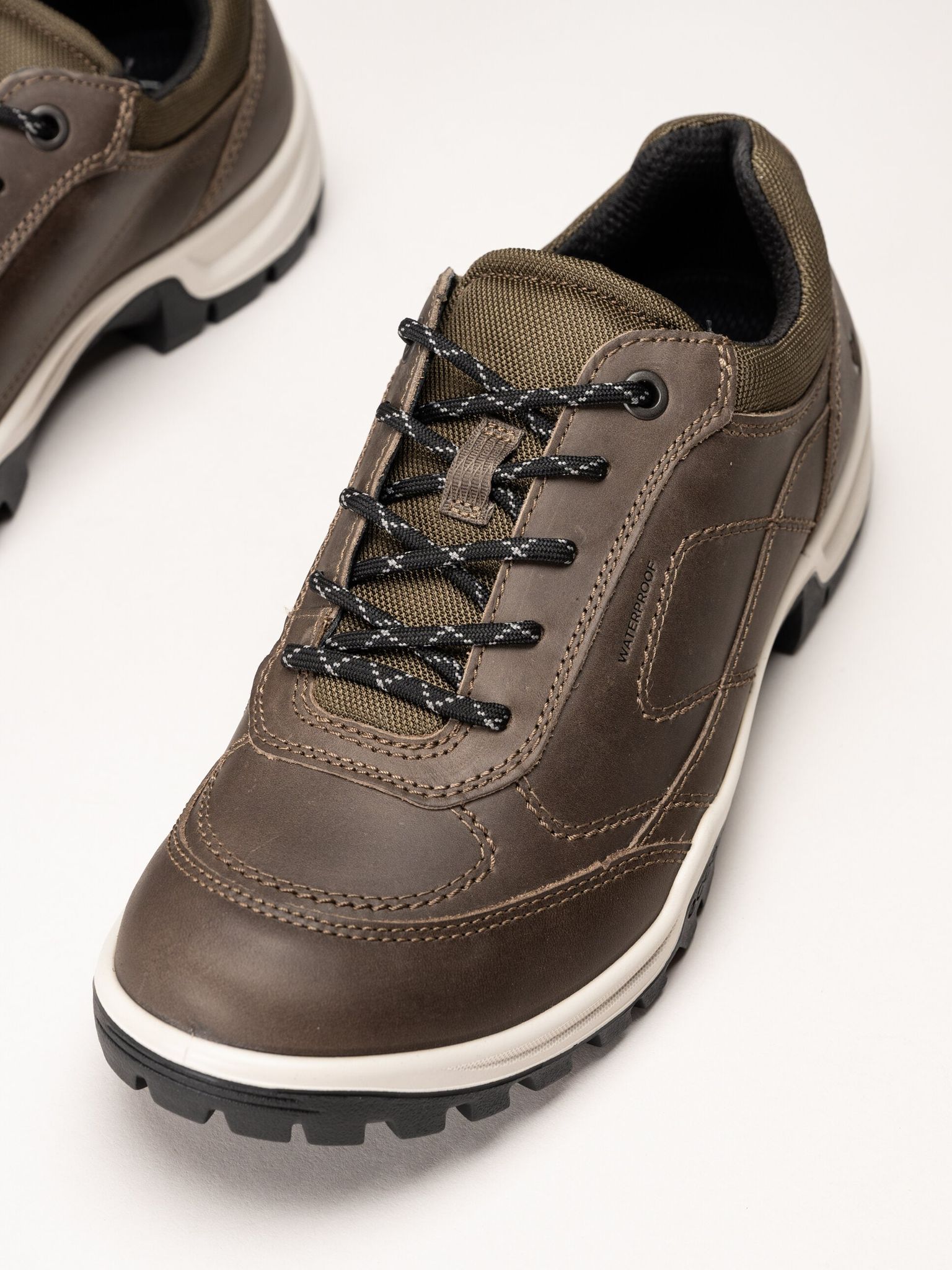 Ecco - Xpedition WP - Bruna promenadskor i oljad nubuck