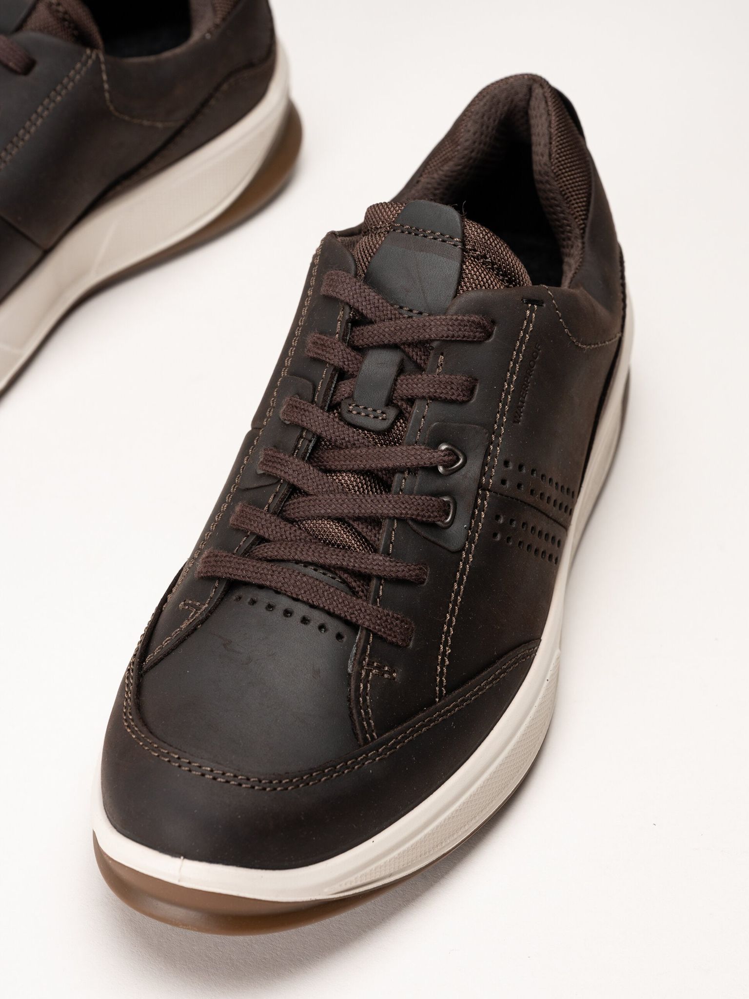 Ecco - Byway 2.0 Shoe WP - Bruna promenadskor i oljat skinn