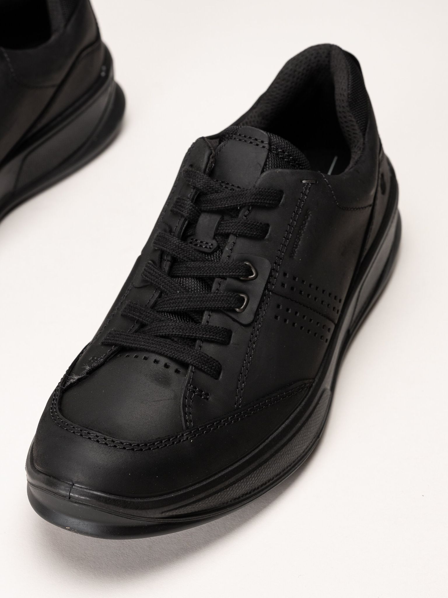 Ecco - Byway 2.0 Shoe WP - Svarta promenadskor i oljat skinn