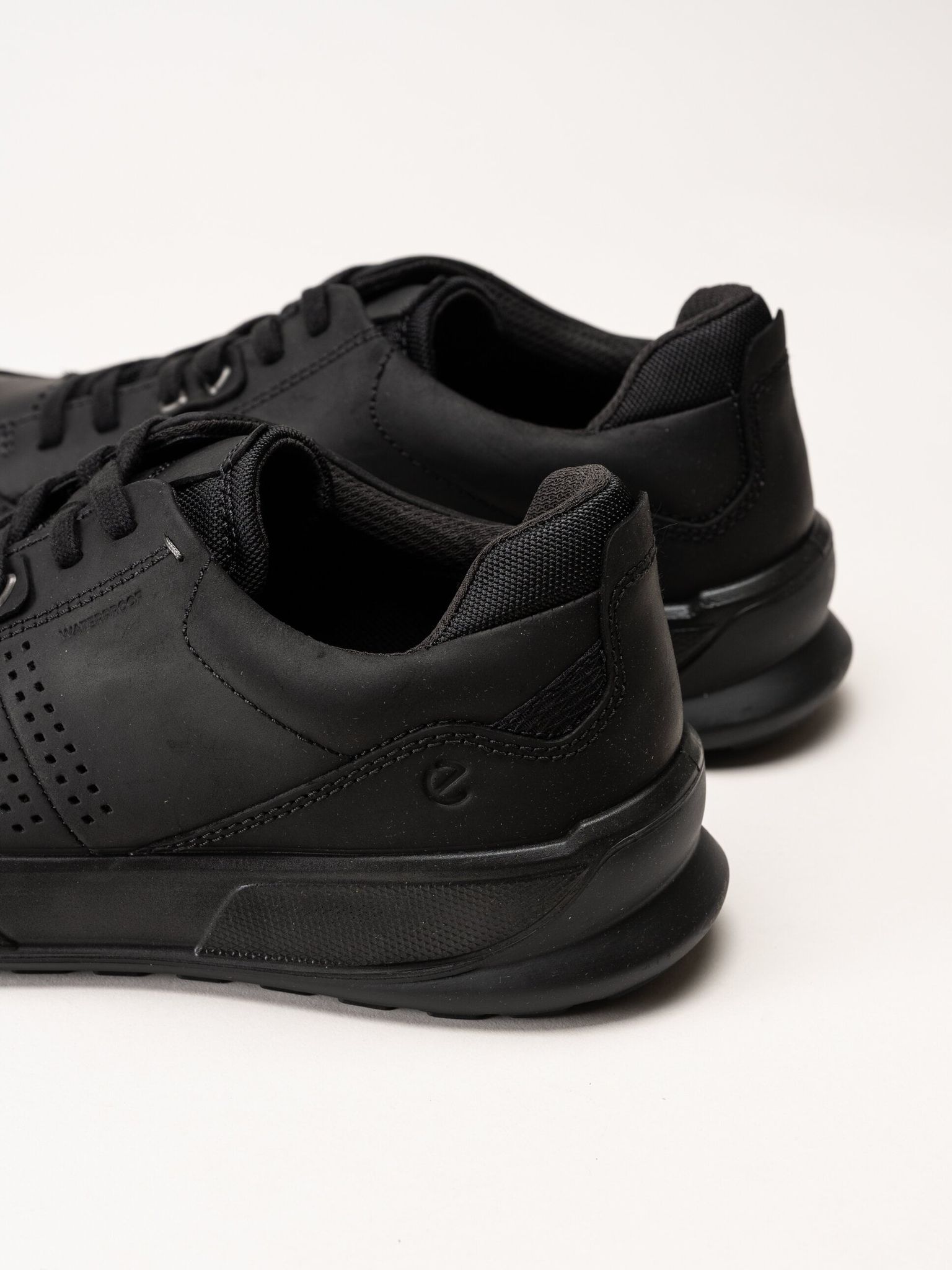 Ecco - Byway 2.0 Shoe WP - Svarta promenadskor i oljat skinn