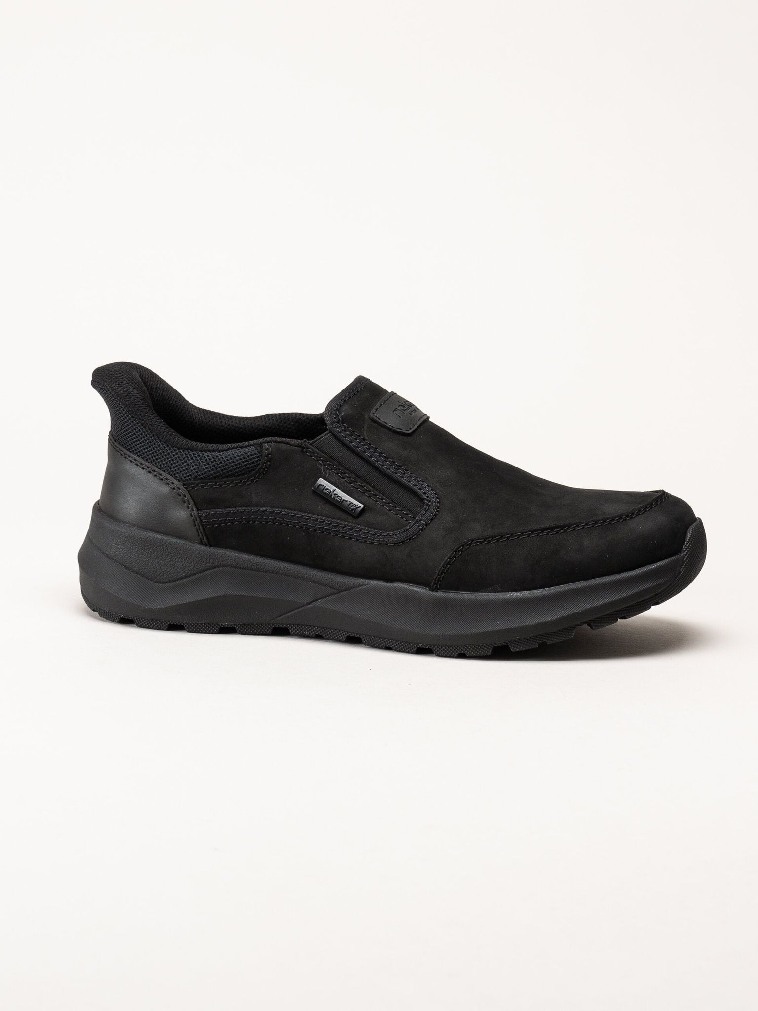 Rieker - Svarta slip on promenadskor i oljad nubuck