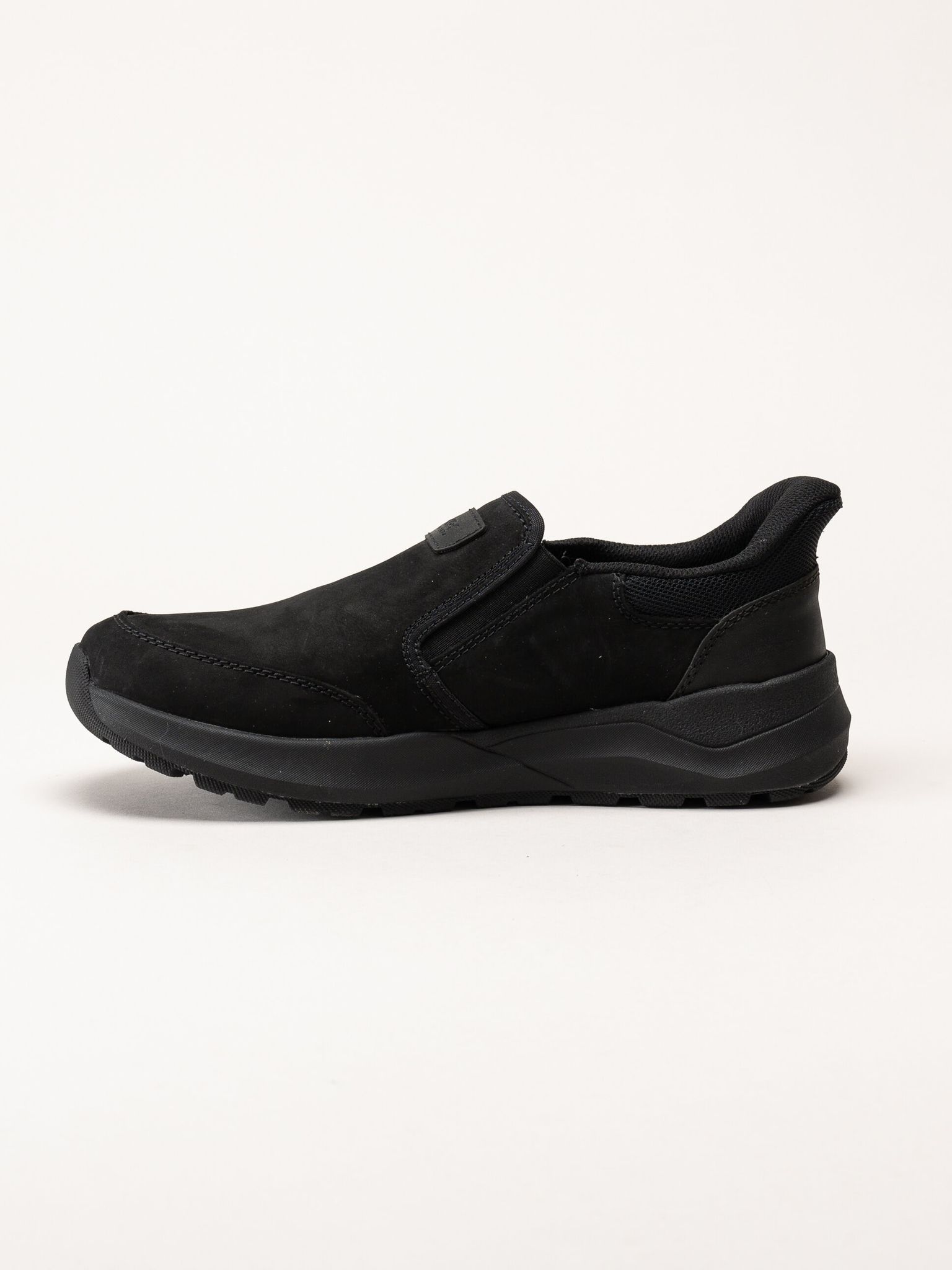 Rieker - Svarta slip on promenadskor i oljad nubuck