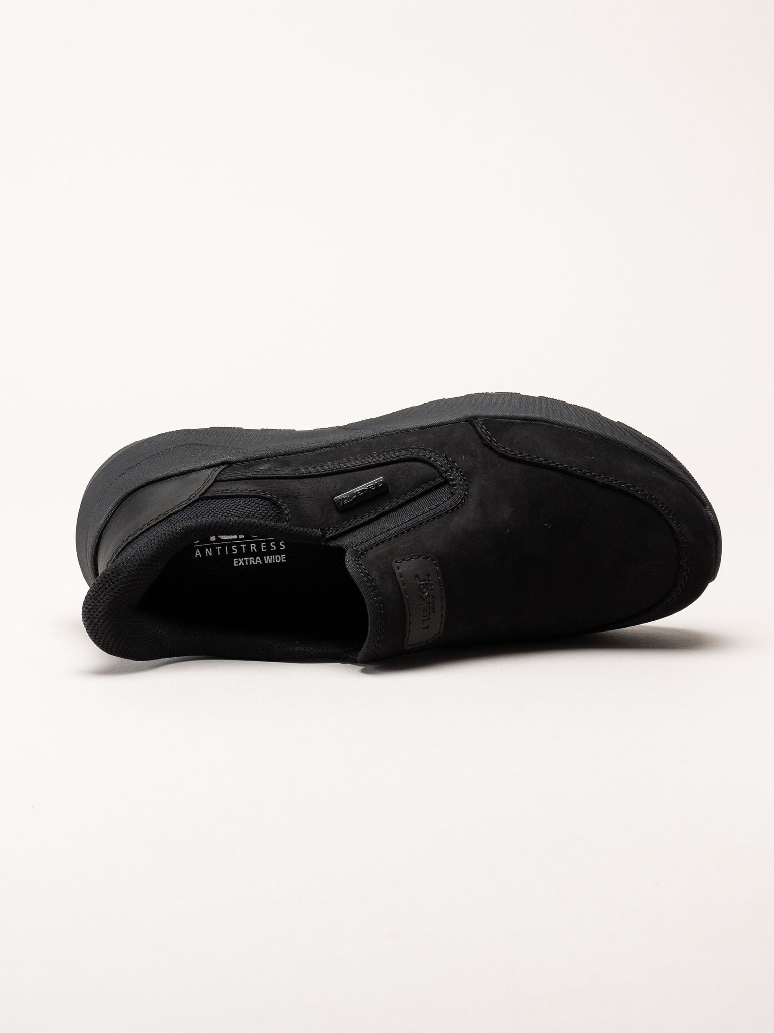 Rieker - Svarta slip on promenadskor i oljad nubuck