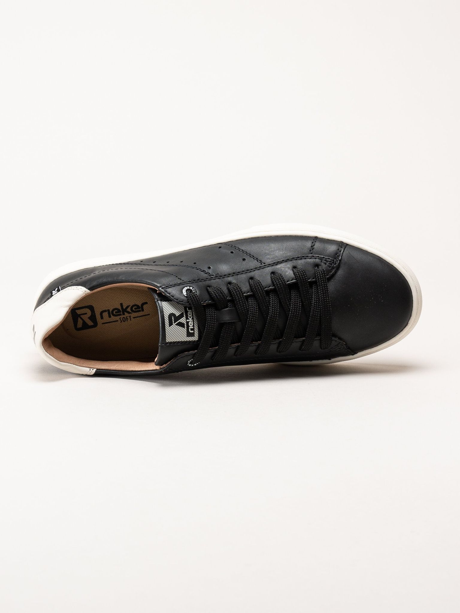 Svarta sneakers i skinn