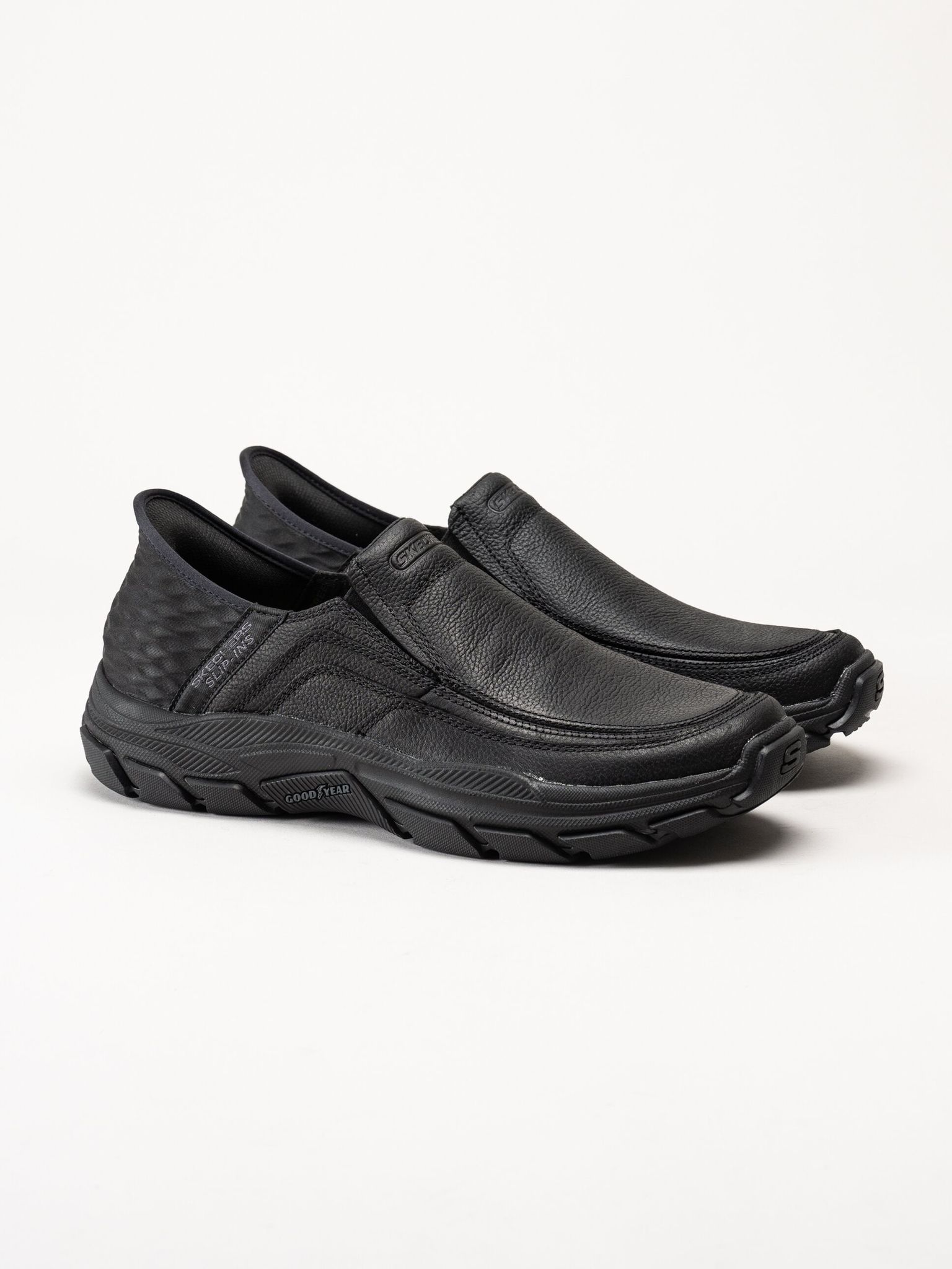 Skechers - Slip-Ins Respected - Elgin - Svarta slip-Ins promenadskor i skinn