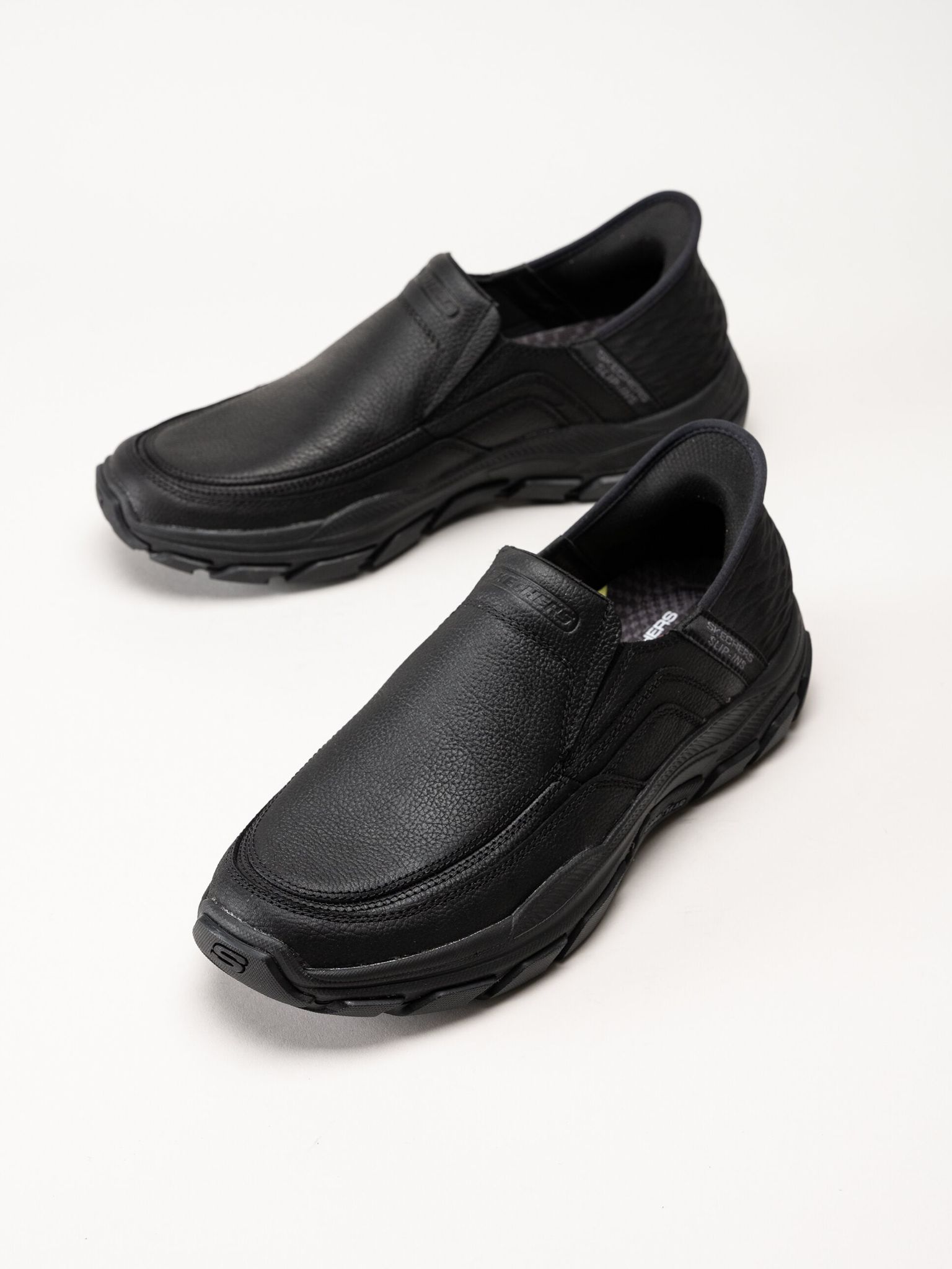 Skechers - Slip-Ins Respected - Elgin - Svarta slip-Ins promenadskor i skinn