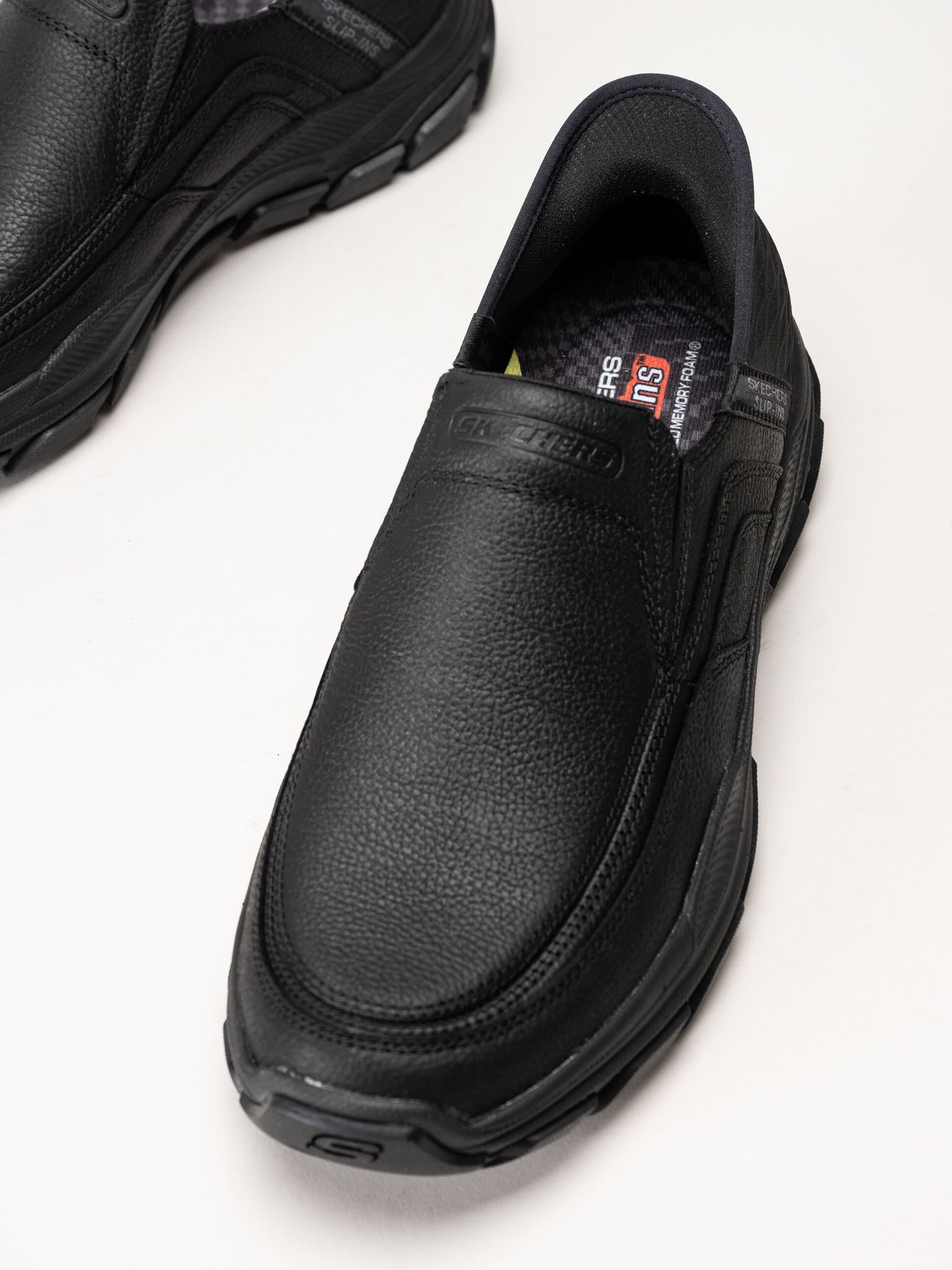 Skechers - Slip-Ins Respected - Elgin - Svarta slip-Ins promenadskor i skinn