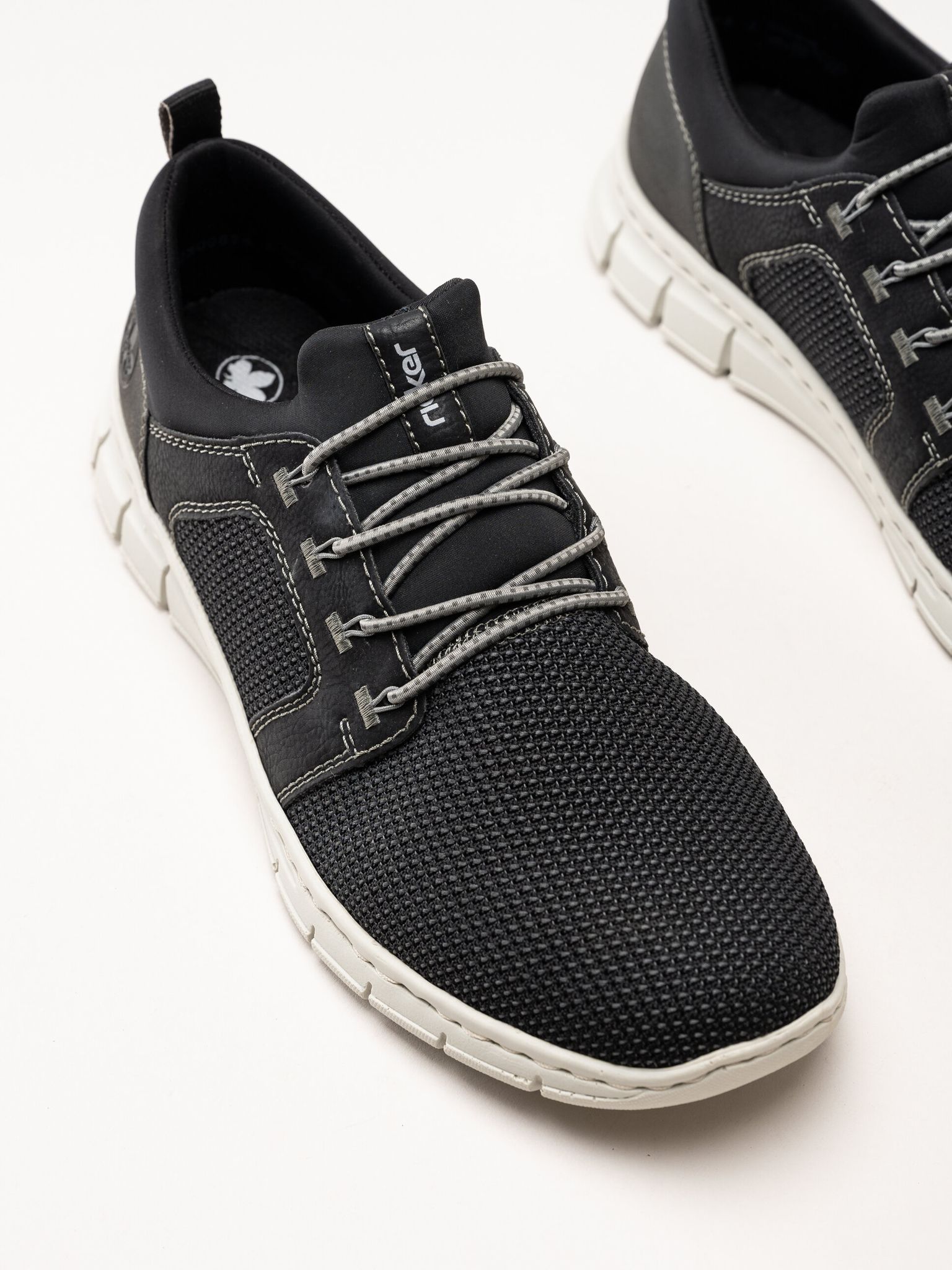 Rieker - Svarta sportiga slip on skor