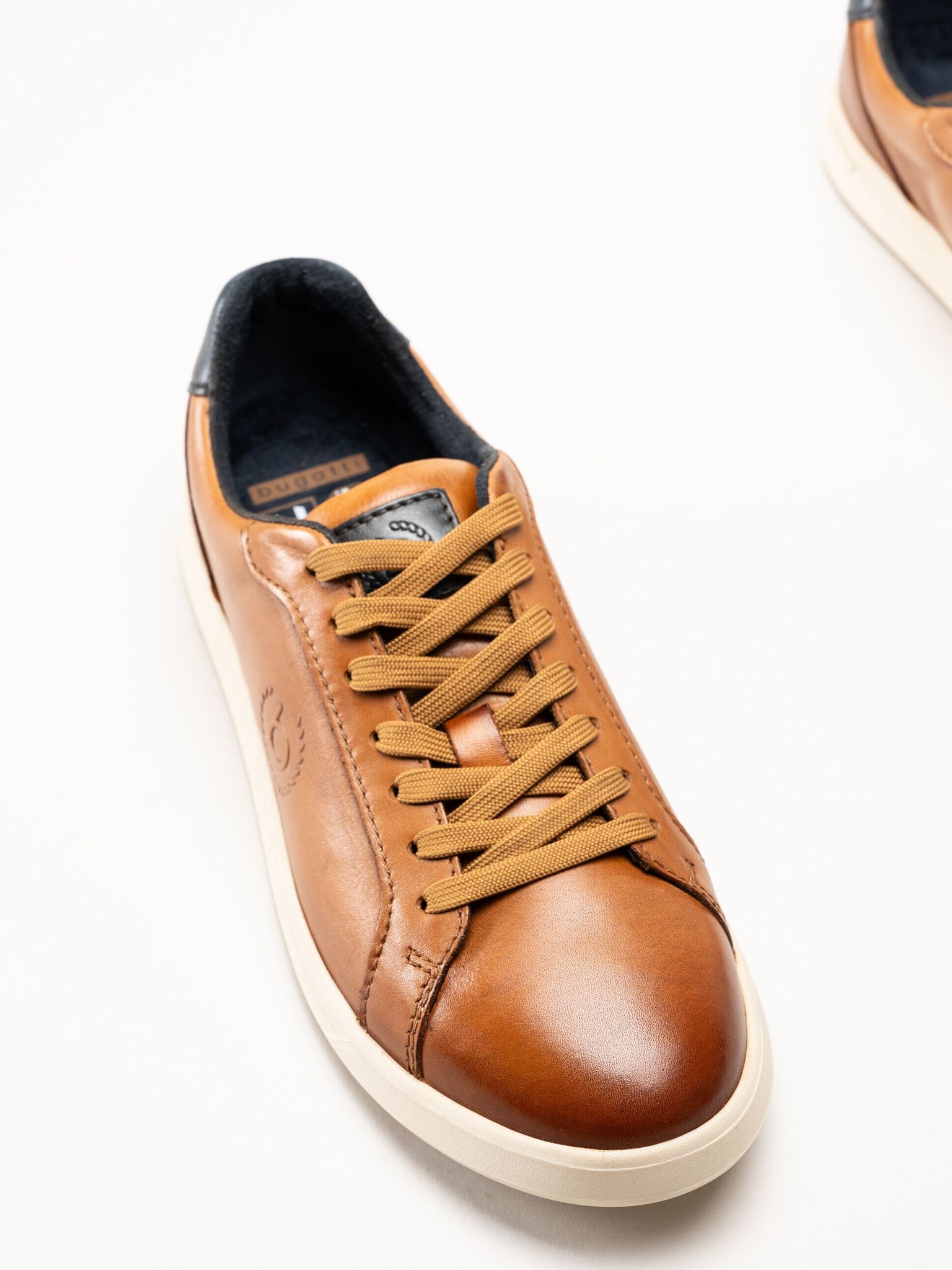 Bugatti - Powder - Ljusbruna sneakers i skinn
