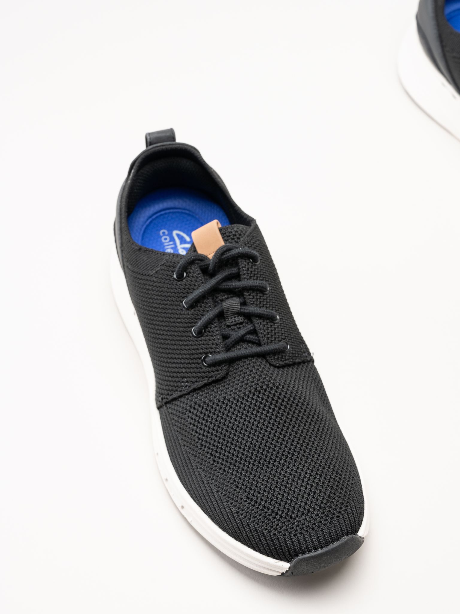 Clarks - Motion Trek MX - Svarta sneakers i stickad textil