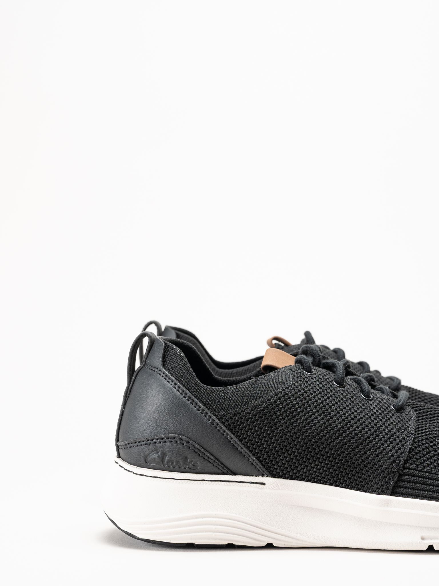 Clarks - Motion Trek MX - Svarta sneakers i stickad textil