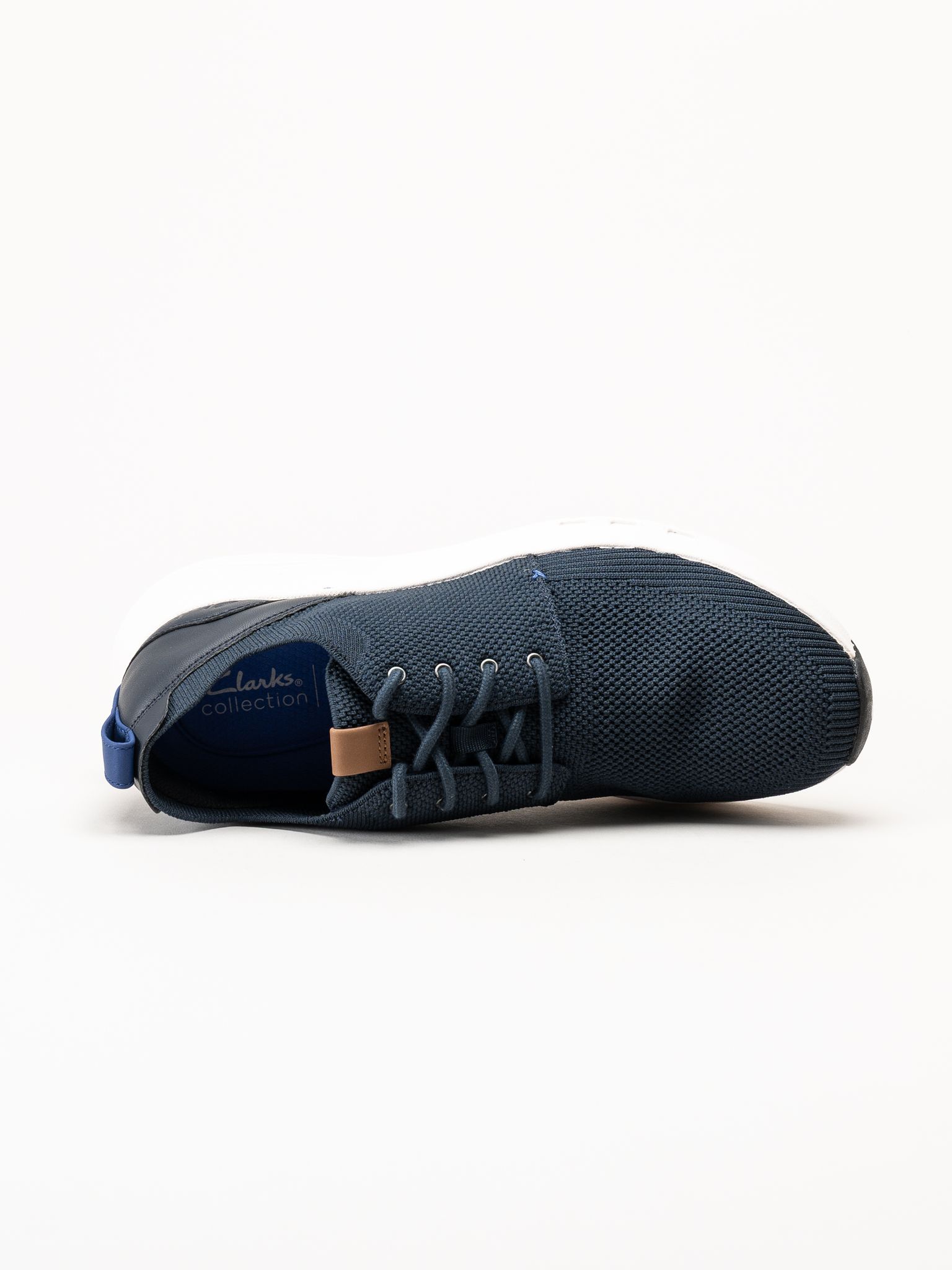 Clarks - Motion Trek MX - Marinblå sneakers i stickad text