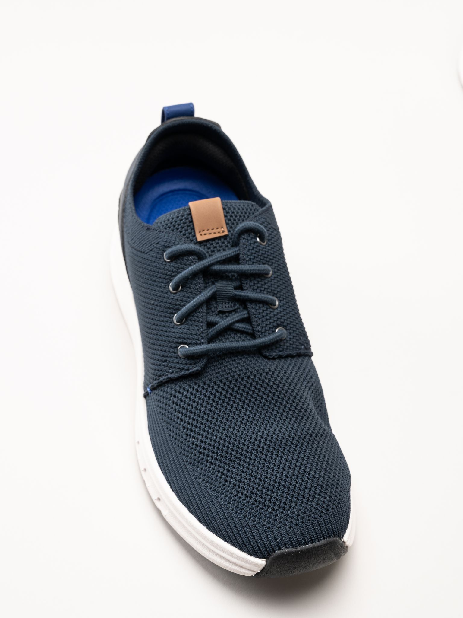 Clarks - Motion Trek MX - Marinblå sneakers i stickad text