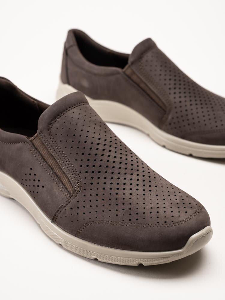 Ecco - Irving Slip On Perf - Bruna slip on sneakers i nubuck
