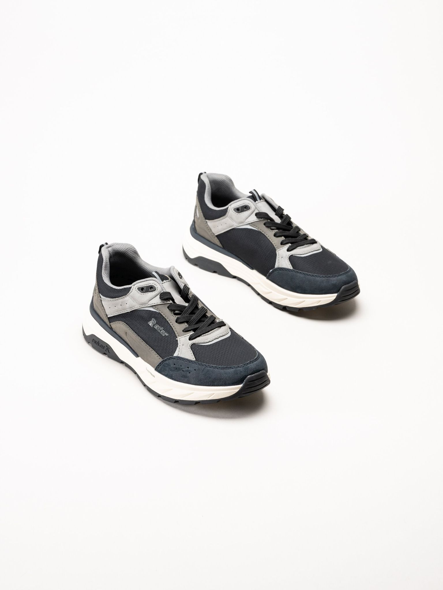 Rieker - Svarta sneakers i textil