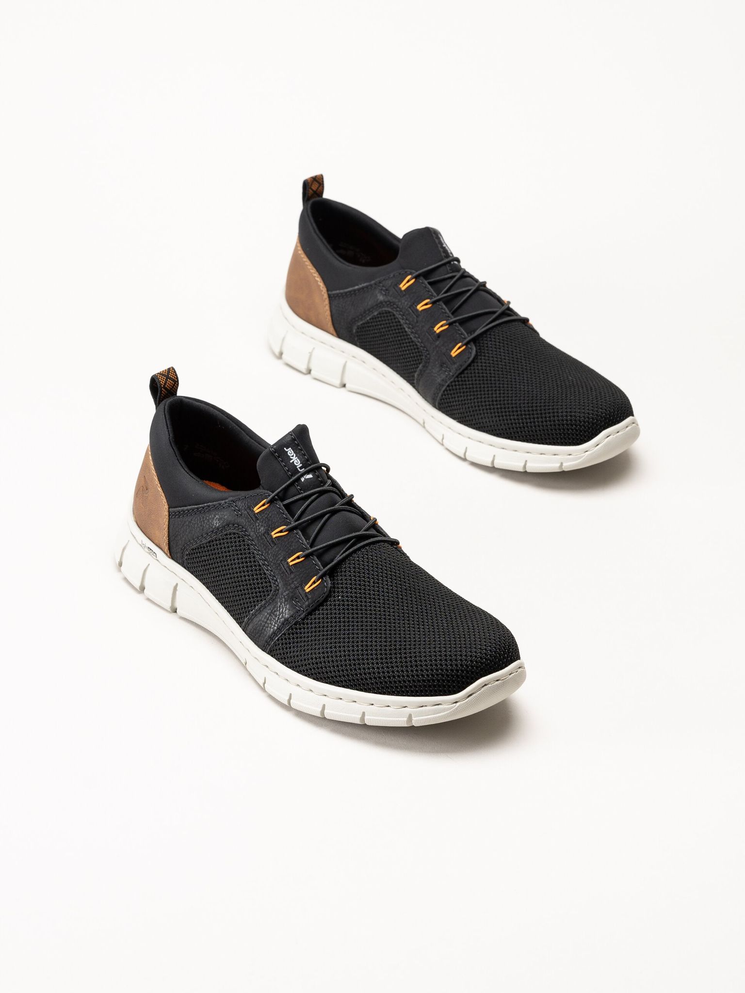 Rieker - Svarta slip on sneakers