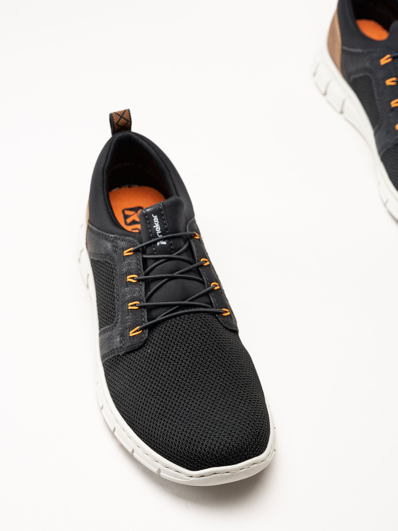 Rieker - Svarta slip on sneakers