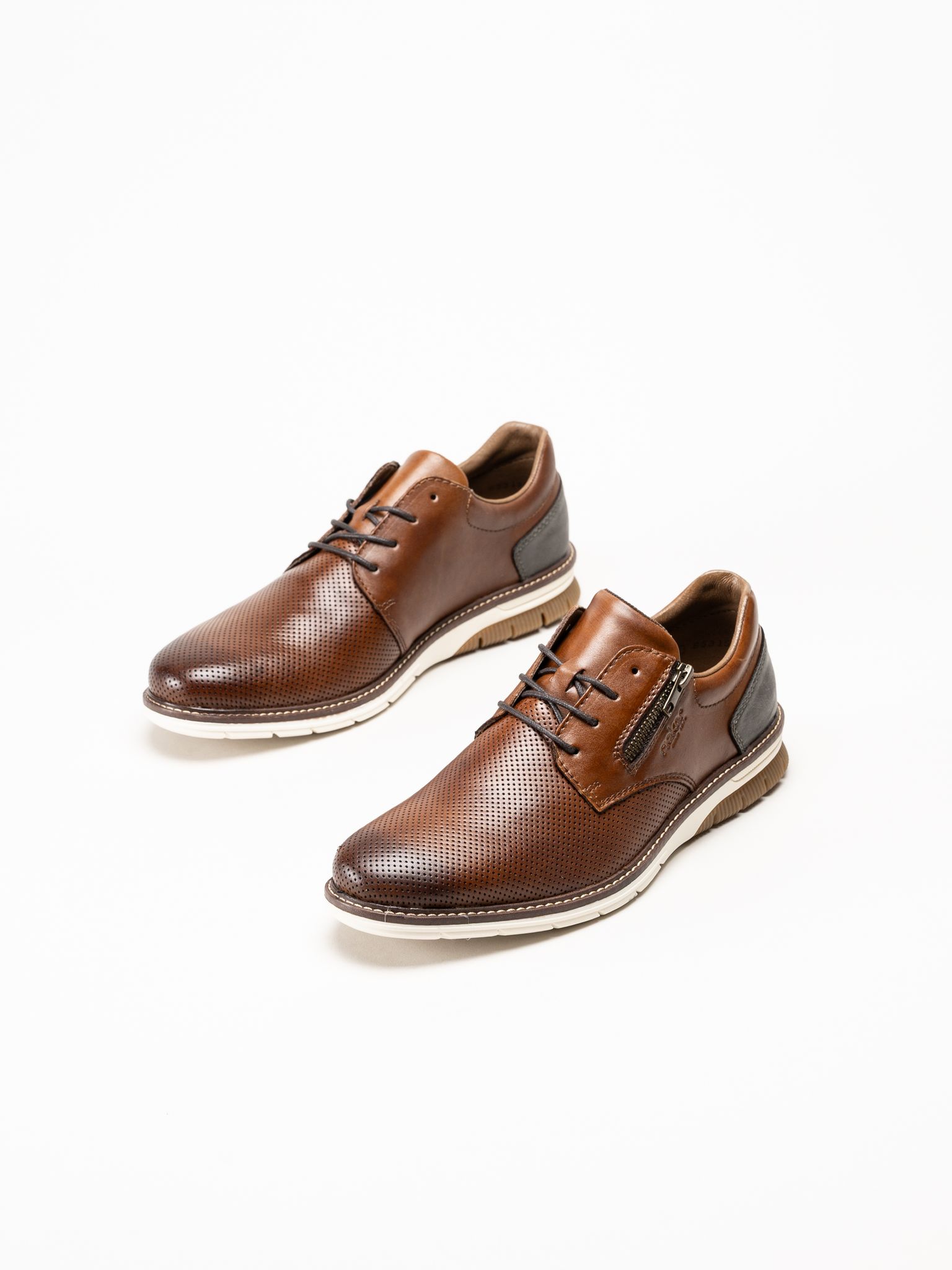 Rieker - Bruna snörskor i skinn