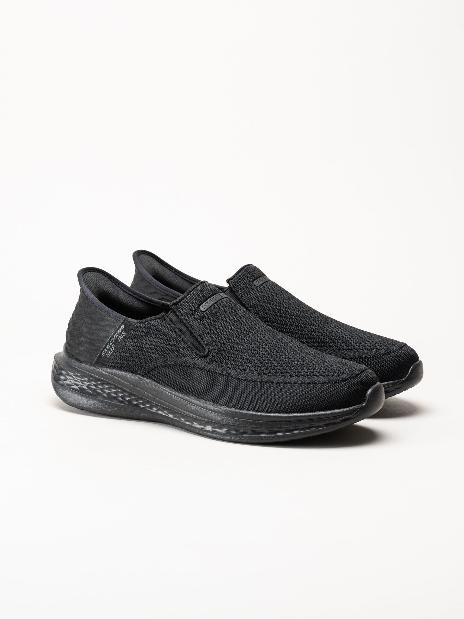 Skechers - Relaxed Fit - Svarta slip ins sneakers i mesh