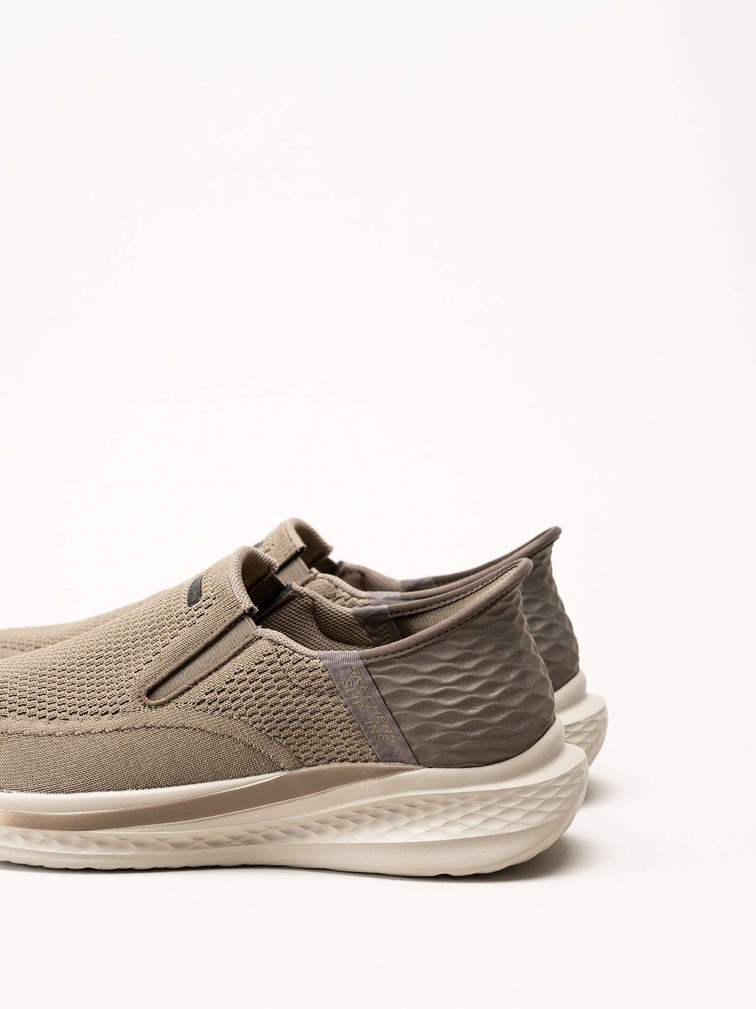 Skechers - Relaxed Fit - Beige slip ins sneakers i mesh