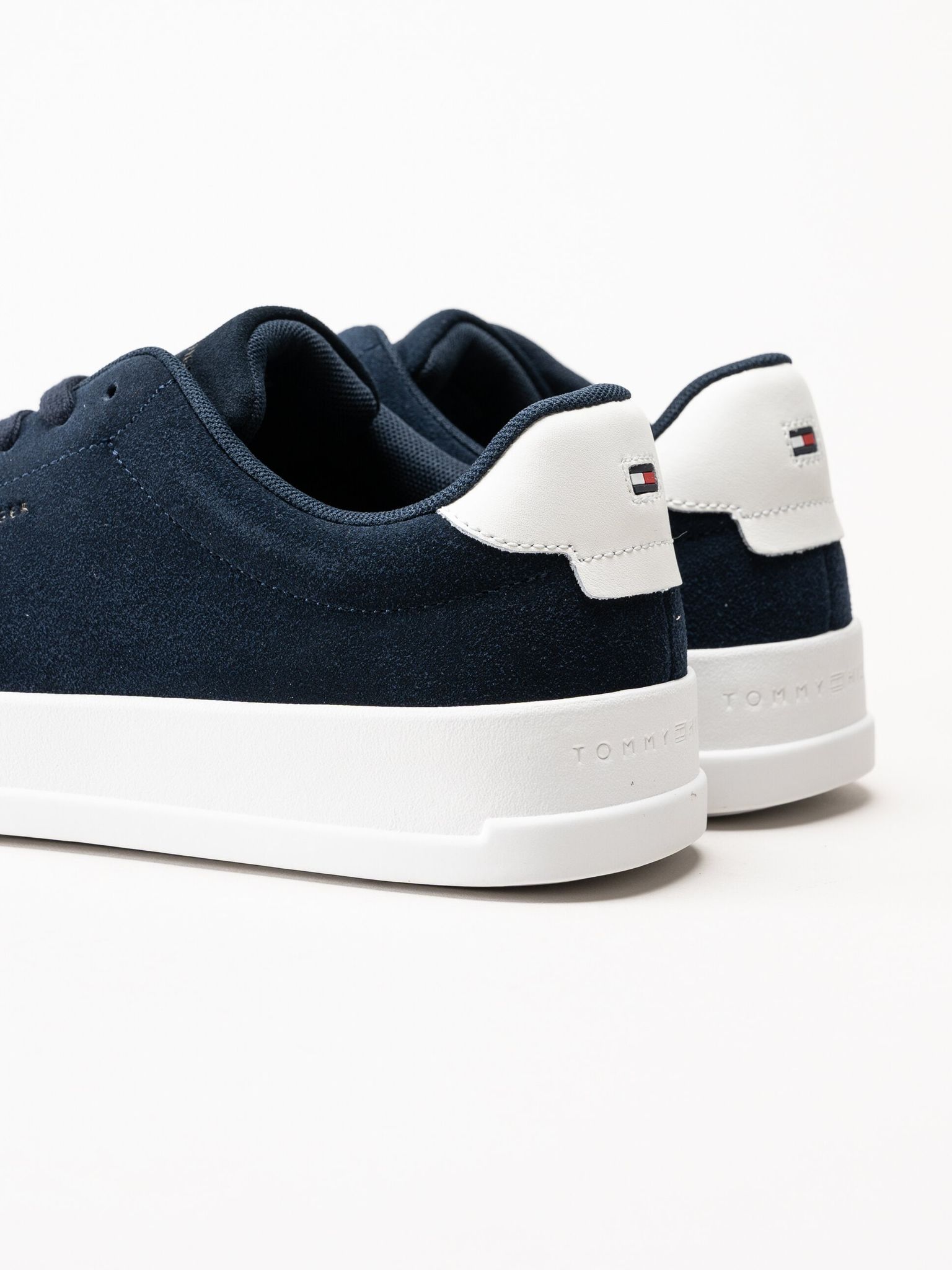 Tommy Hilfiger - TH Court Core Suede - Mörkblåa sneakers i mocka
