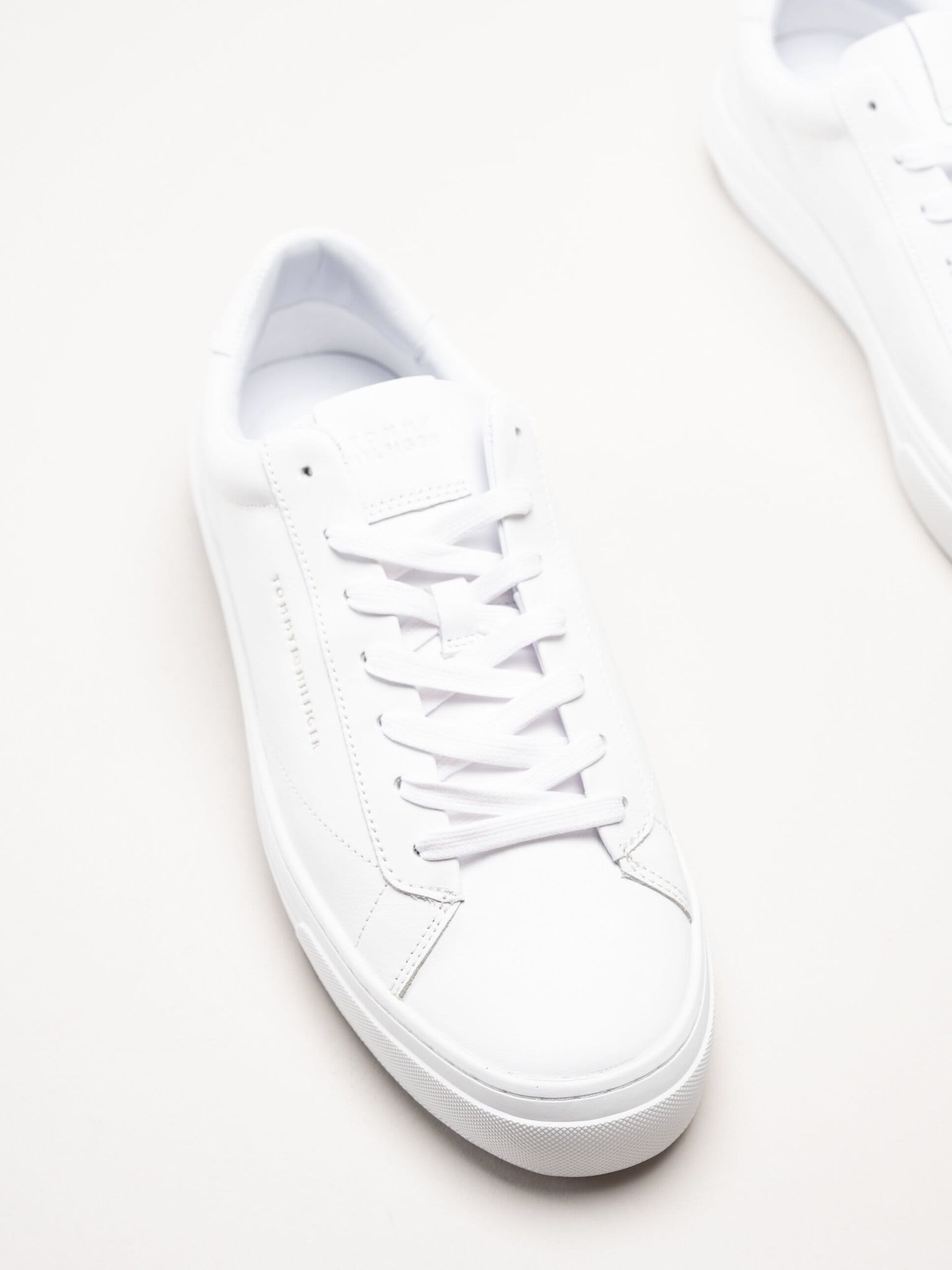 Tommy Hilfiger - Premium Dress Cupsole - Vita sneakers i skinn