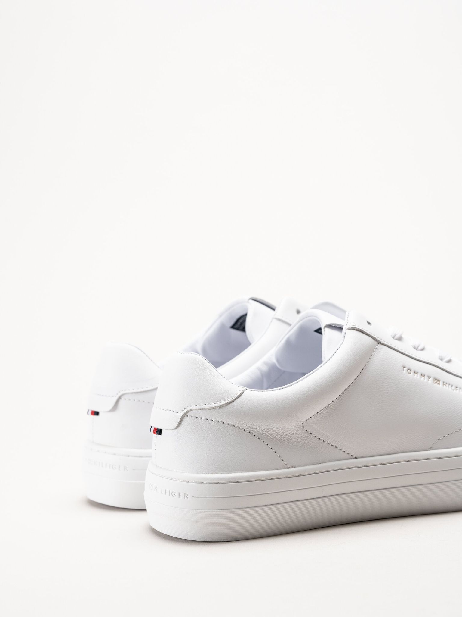 Tommy Hilfiger - Premium Dress Cupsole - Vita sneakers i skinn