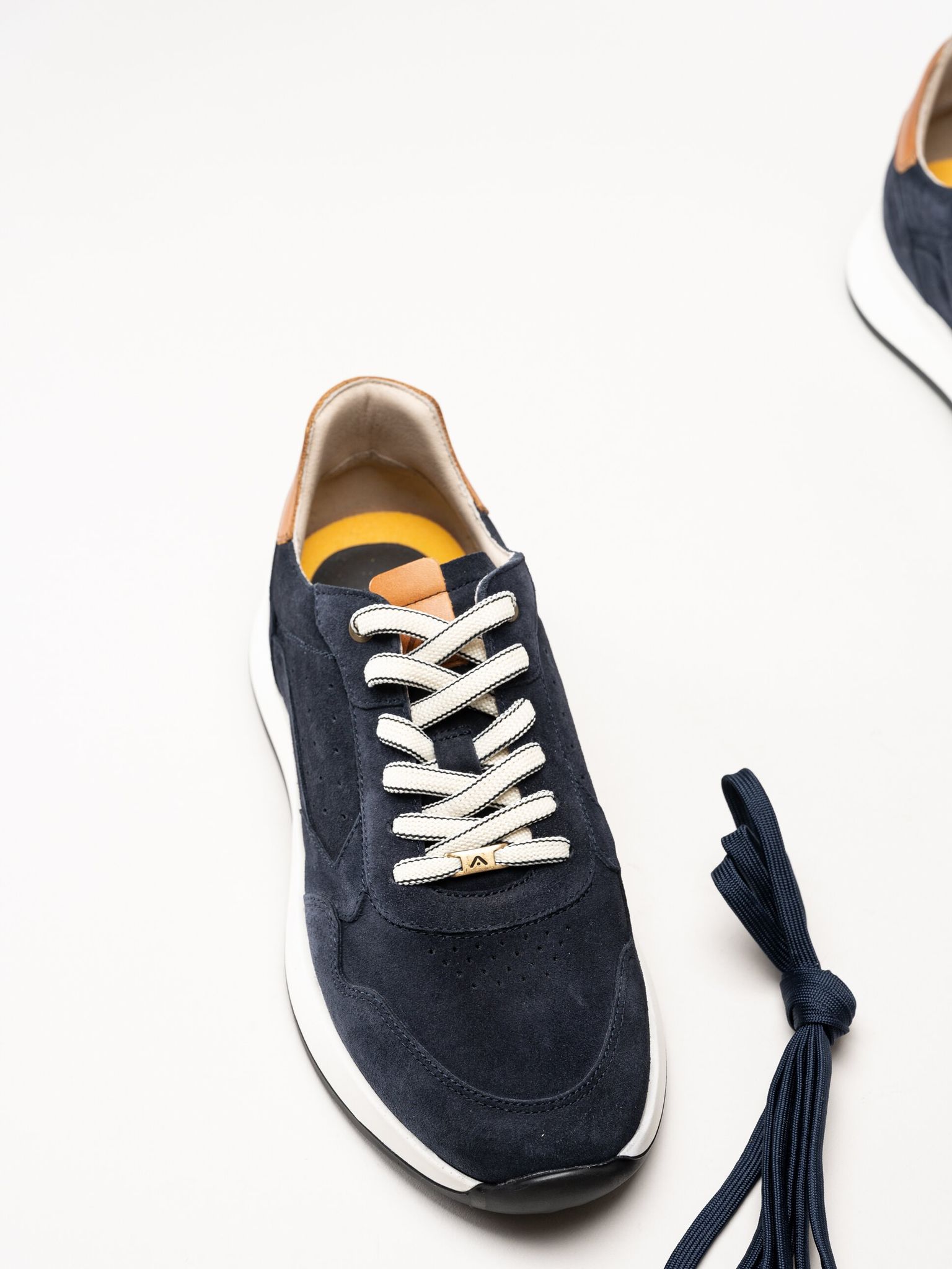 Ambitious - Marinblå sneakers i mocka och skinn