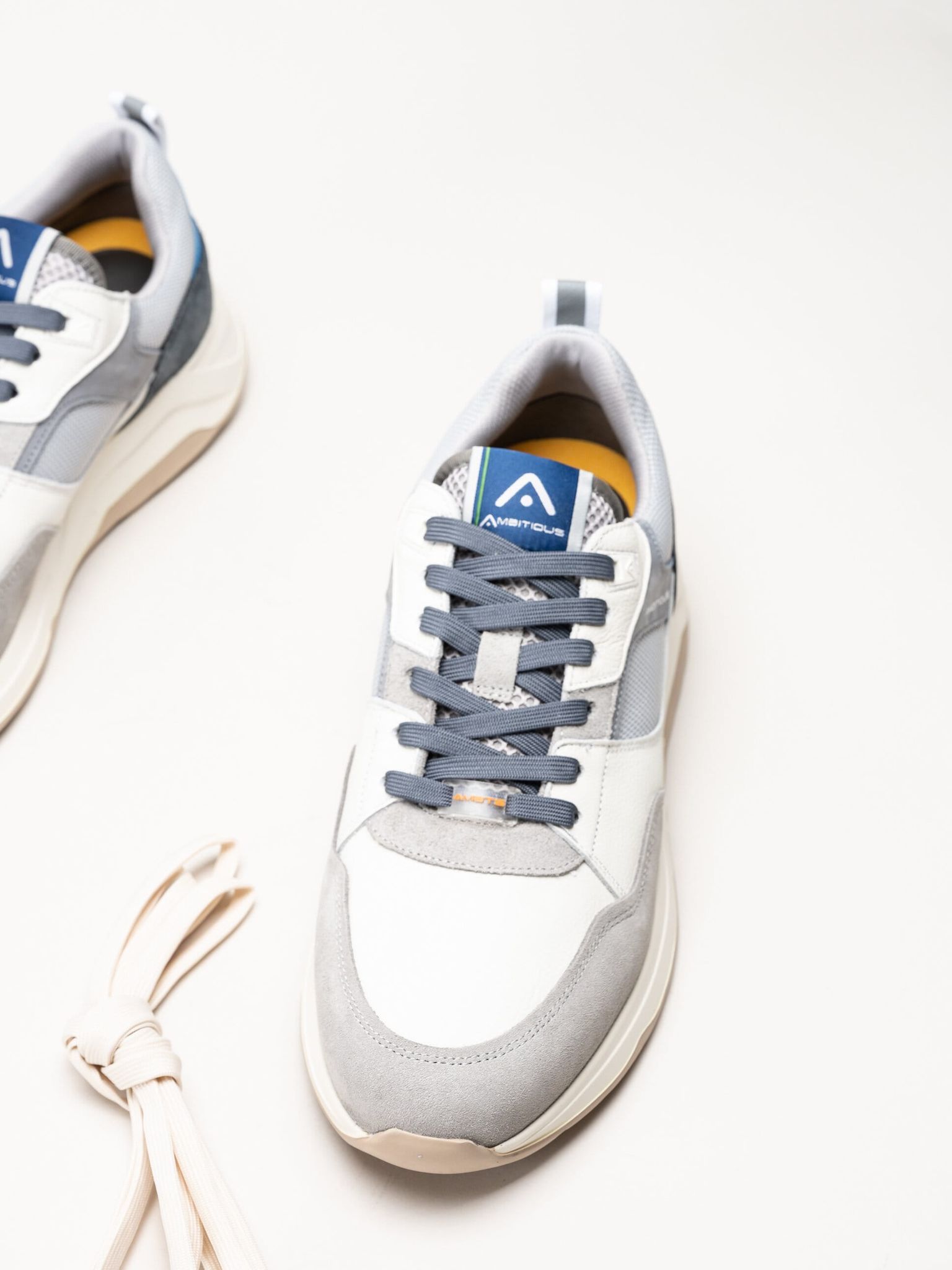 Ambitious - Gråblå sneakers i skinn och mocka