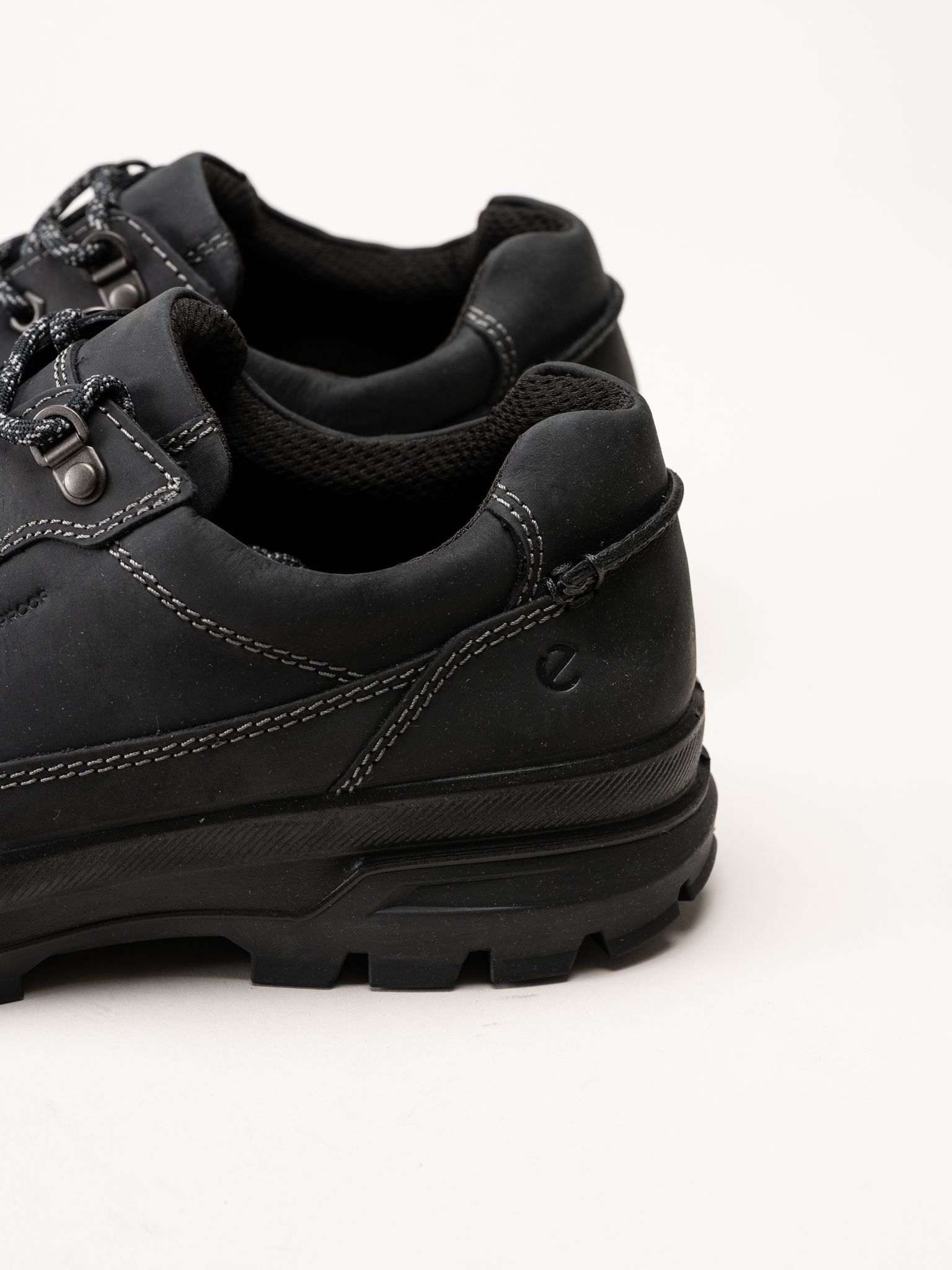 Ecco - Rugged Track - Svarta promenadskor