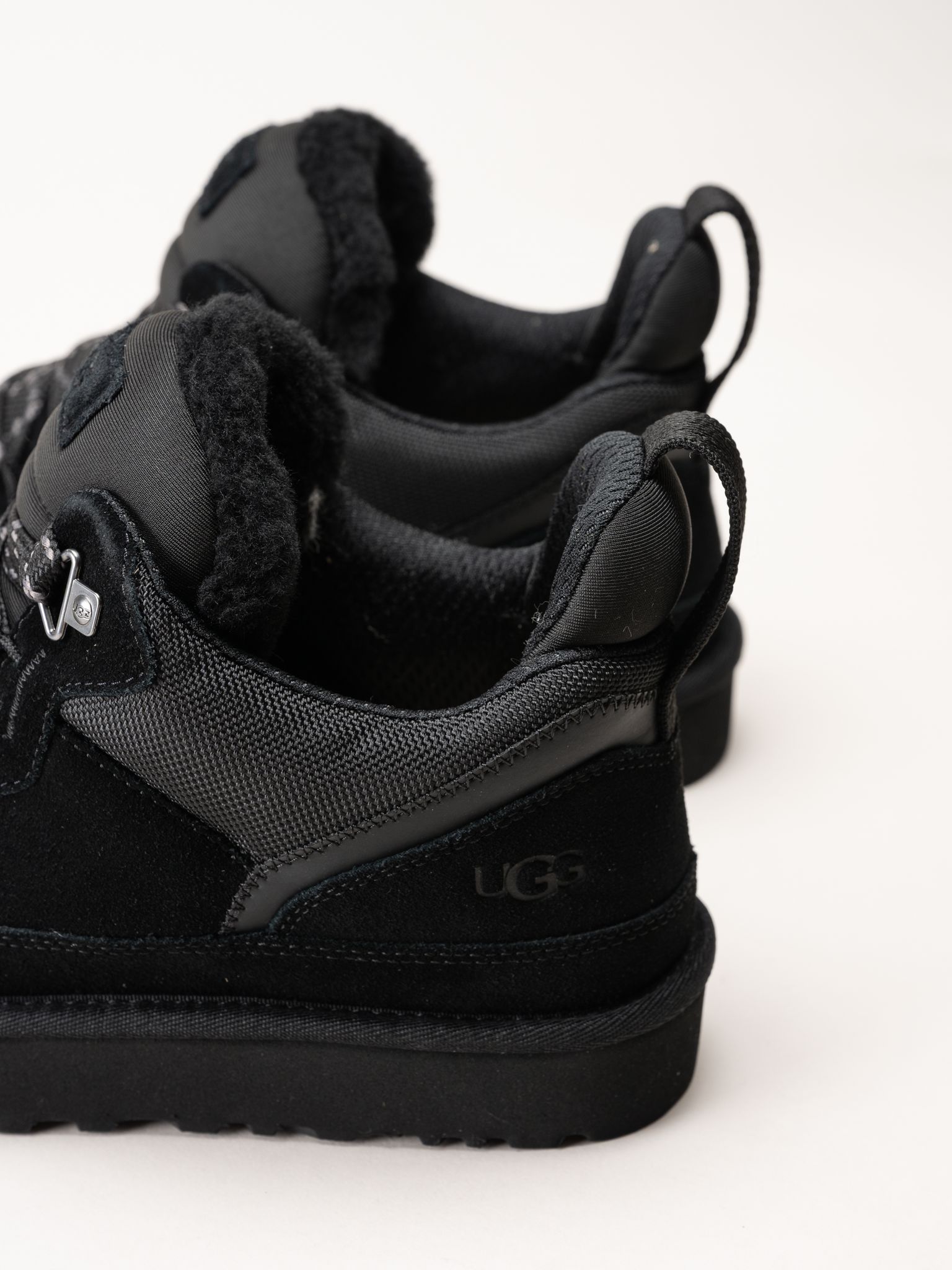 UGG - M Lowmel - Svarta ullfodrade sneakers