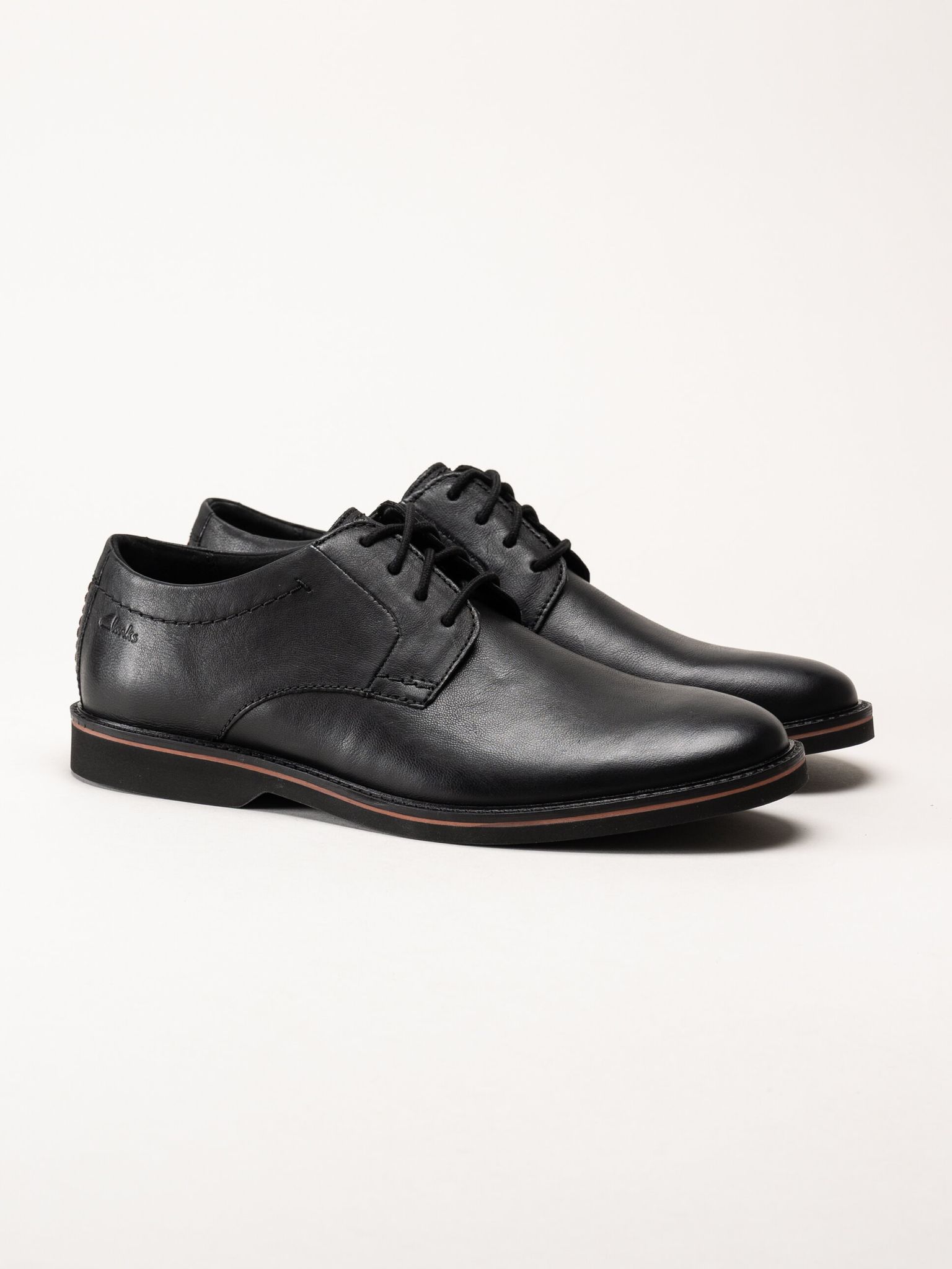 Clarks - Atticus LTLace G - Svarta skinnskor med snörning