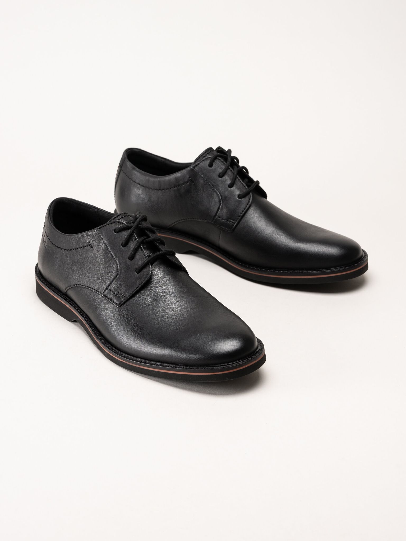 Clarks - Atticus LTLace G - Svarta skinnskor med snörning