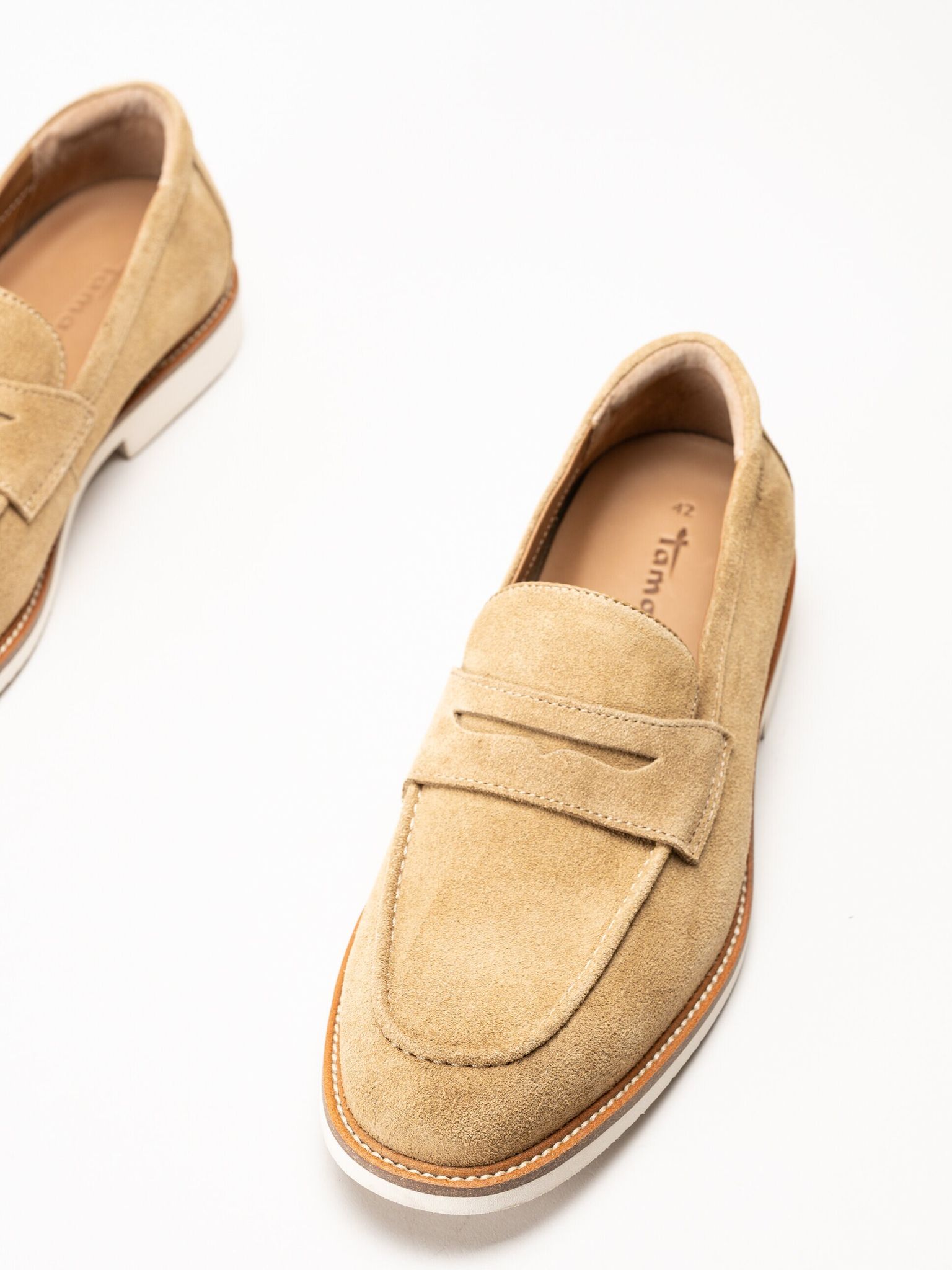 Tamaris - Ljusbruna loafers i mocka