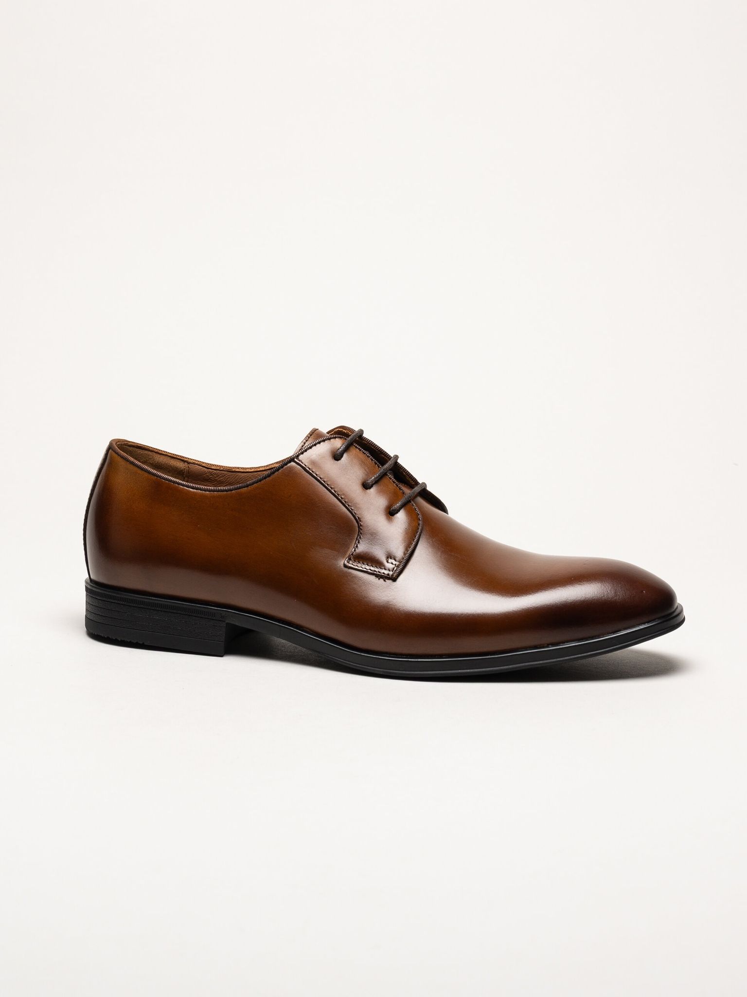 Harry Hern - Faro - Ljusbruna snörskor i skinn