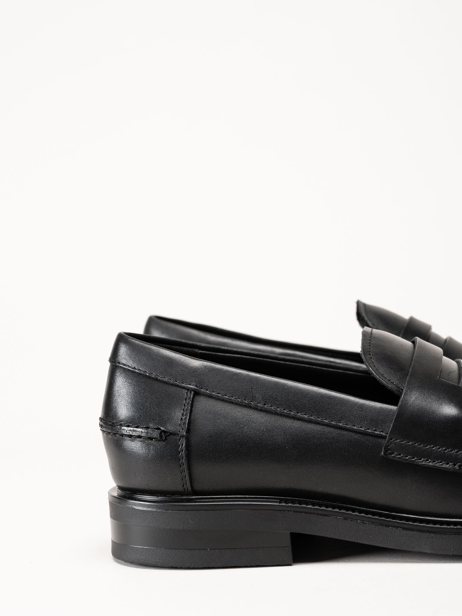 Vagabond - Floyd - Svarta loafers