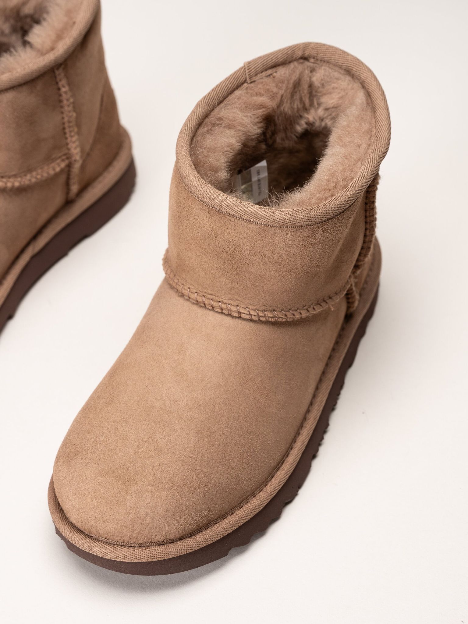 UGG - K Classic Mini II - Bruna ullfodrade boots i mocka