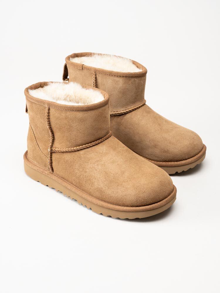 UGG - K Classic Mini II - Ljusbruna ullfodrade boots i mocka