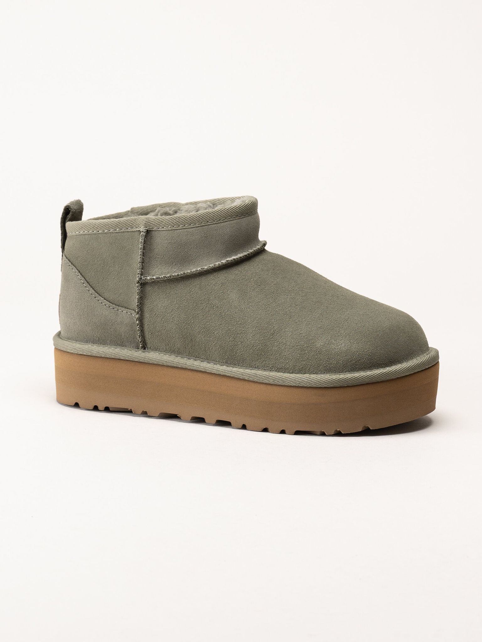 UGG - K Classic Ultra Mini - Gröna ullfodrade platåboots i mocka