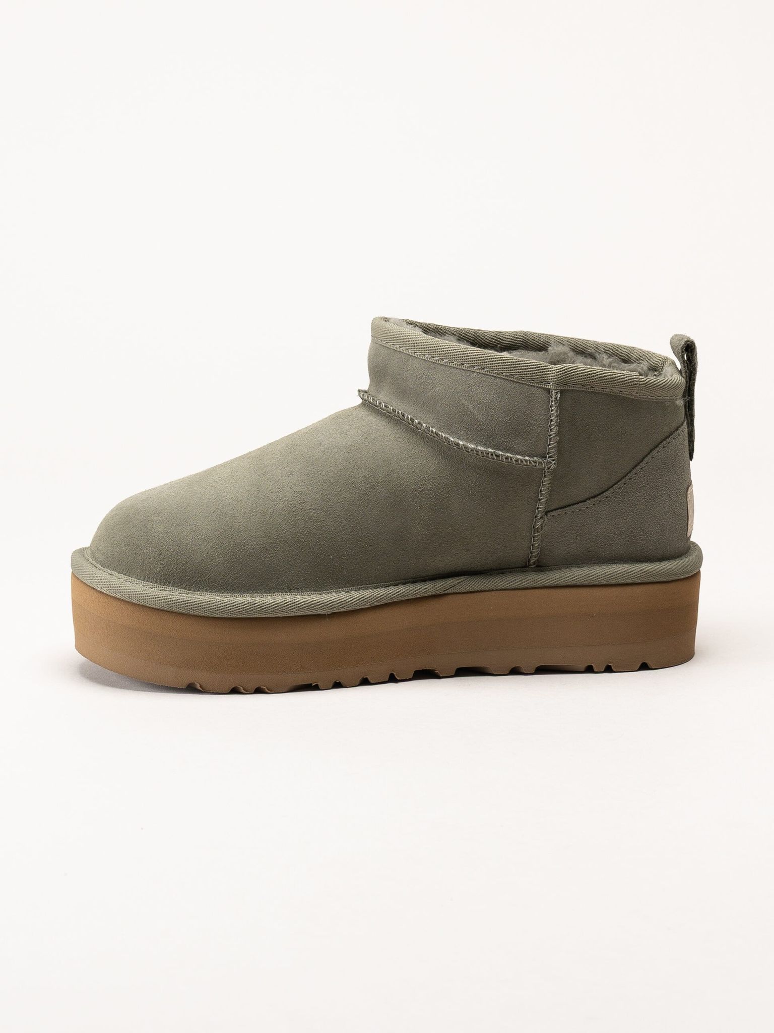 UGG - K Classic Ultra Mini - Gröna ullfodrade platåboots i mocka