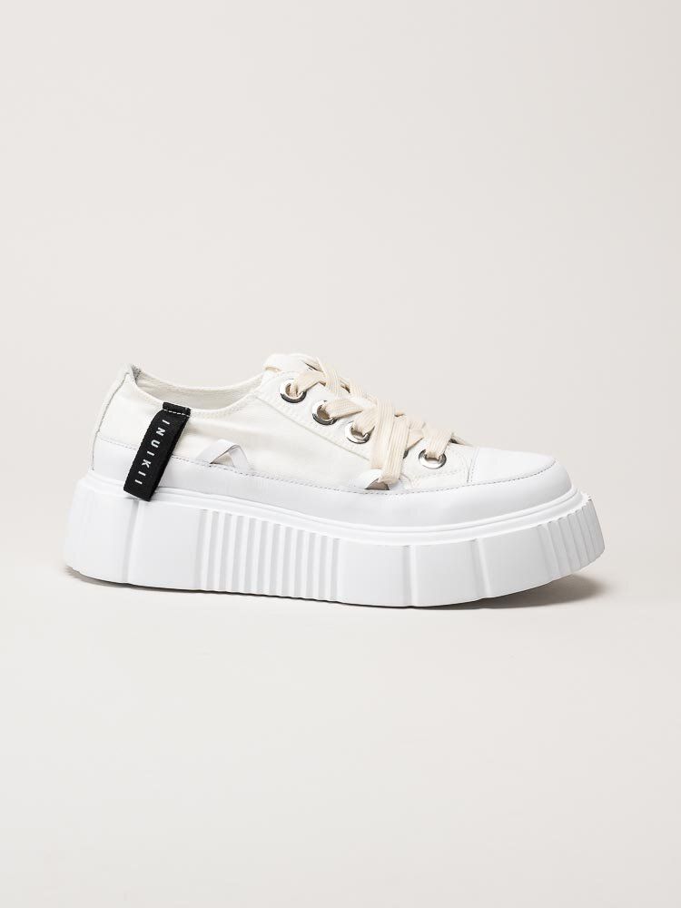 Inuikii - Matilda Canvas Low - Vita sneakers med platåsula