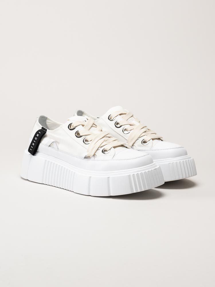 Inuikii - Matilda Canvas Low - Vita sneakers med platåsula