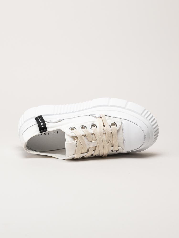 Inuikii - Matilda Canvas Low - Vita sneakers med platåsula