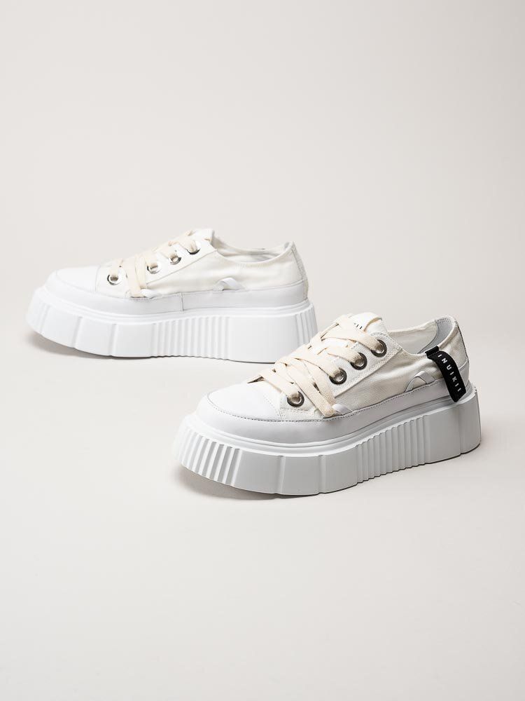 Inuikii - Matilda Canvas Low - Vita sneakers med platåsula